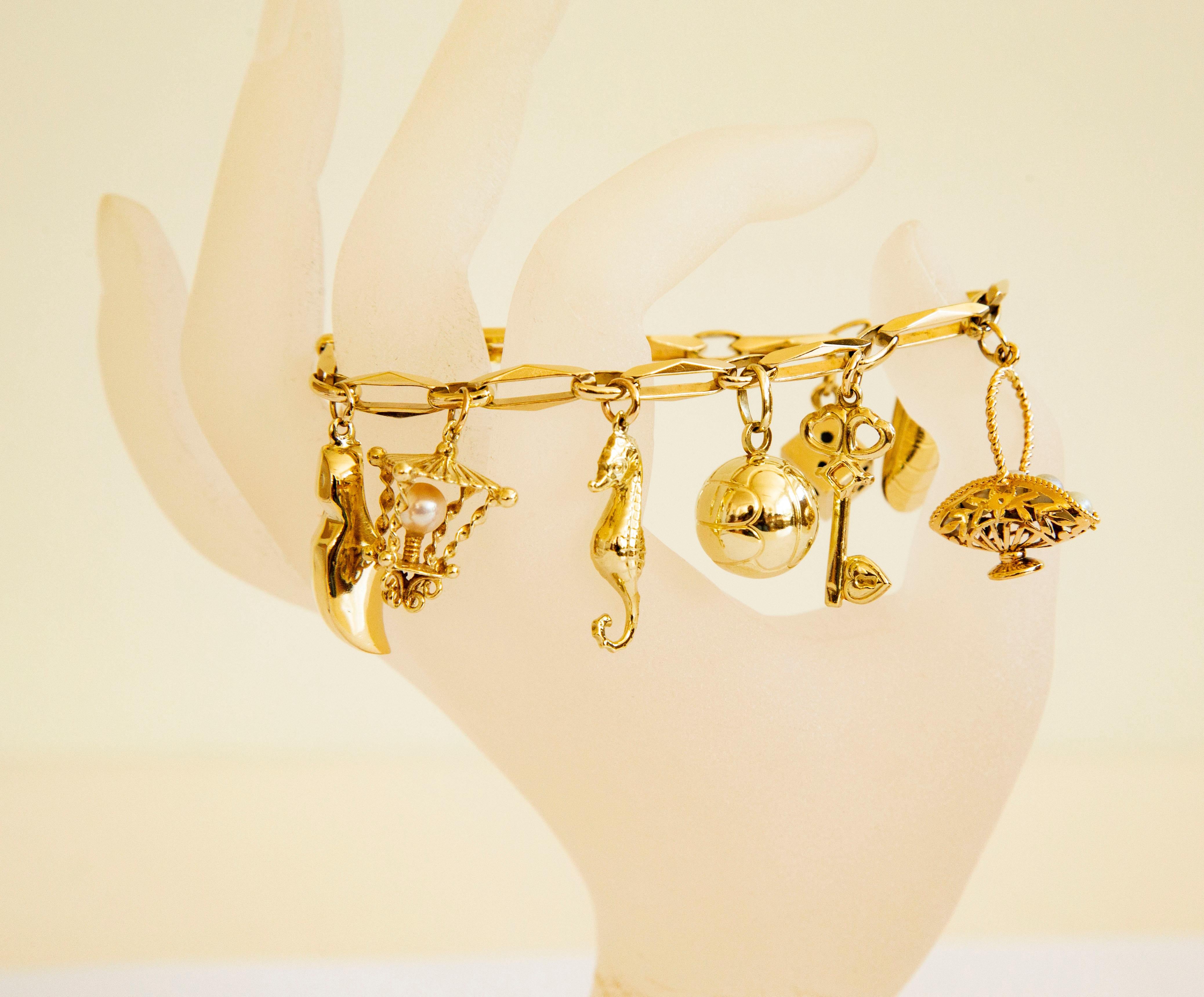 Vintage 14 Karat Yellow Gold Closed Forever Link Bracelet en venta 8