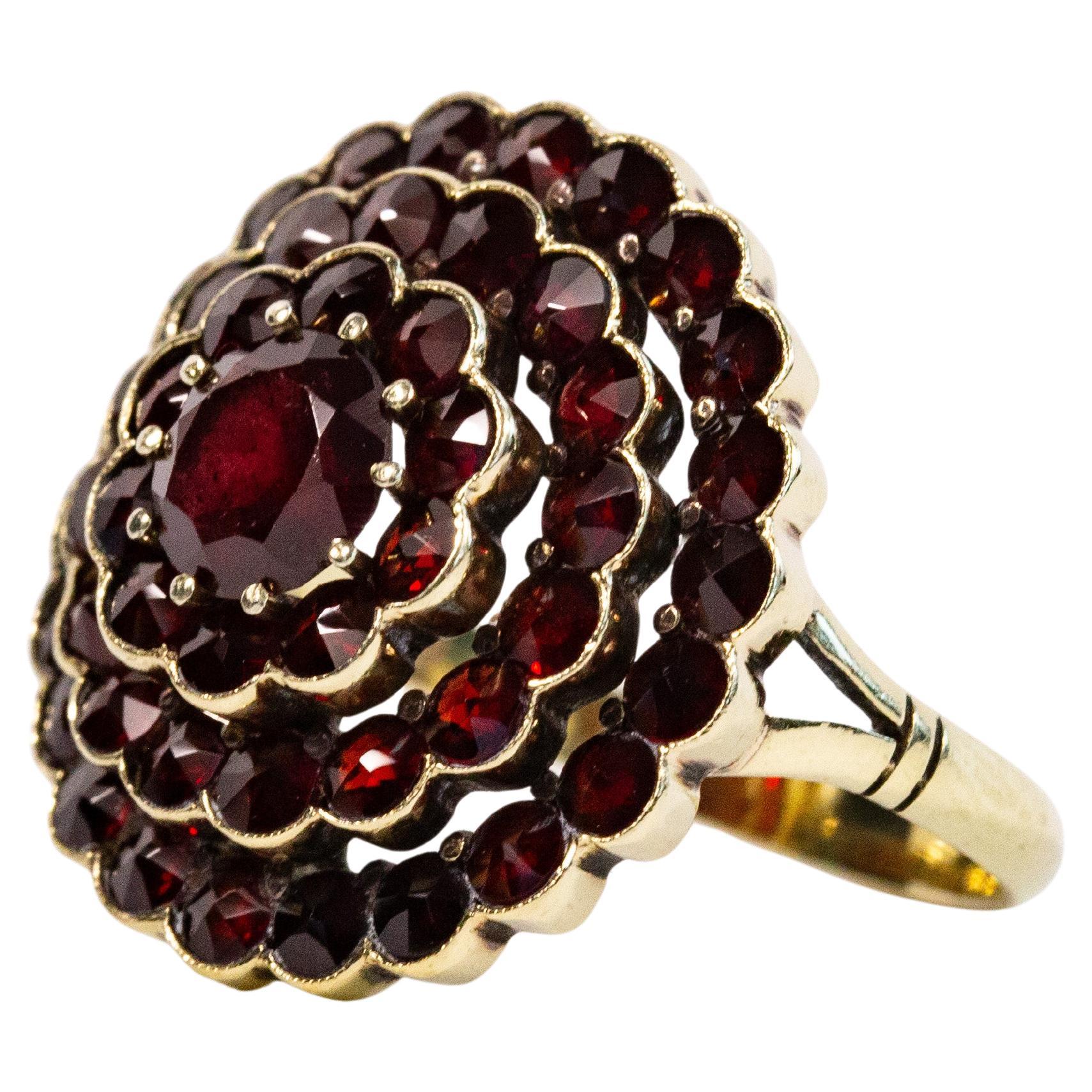 Vintage 14 Karat Gelbgold Cocktailring mit Granat im Angebot