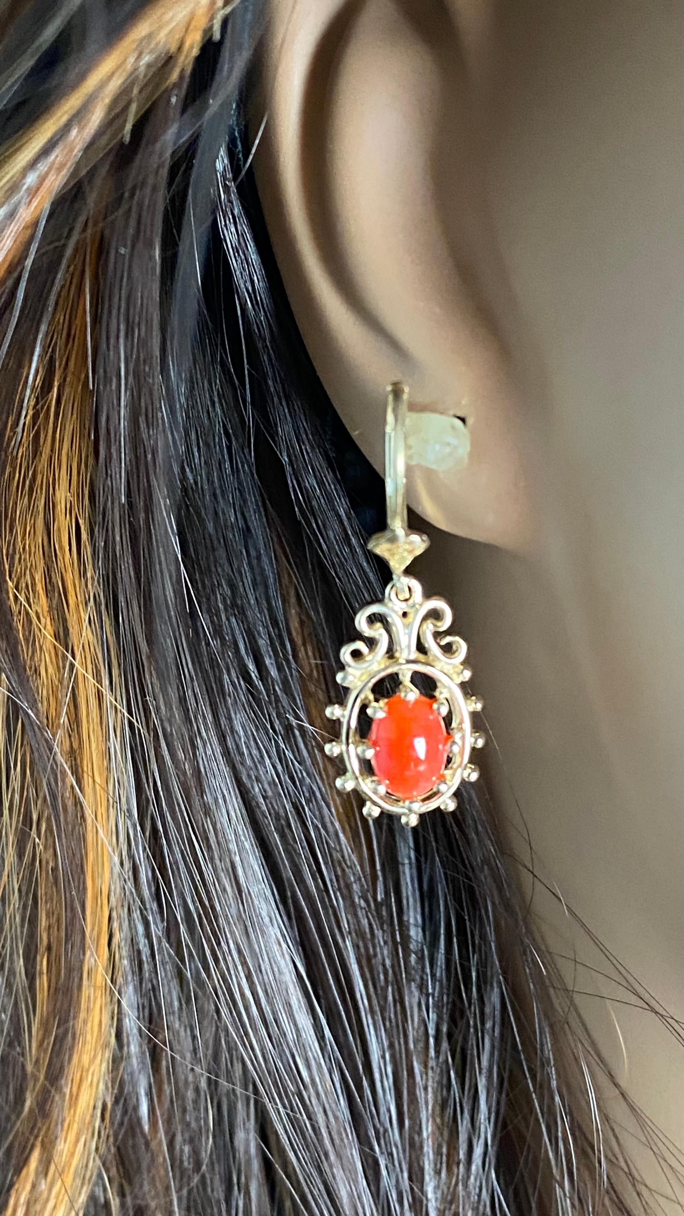 Contemporary Vintage 14 Karat Yellow Gold Coral Lever Back 1.25 Inch Long Drop Earrings For Sale