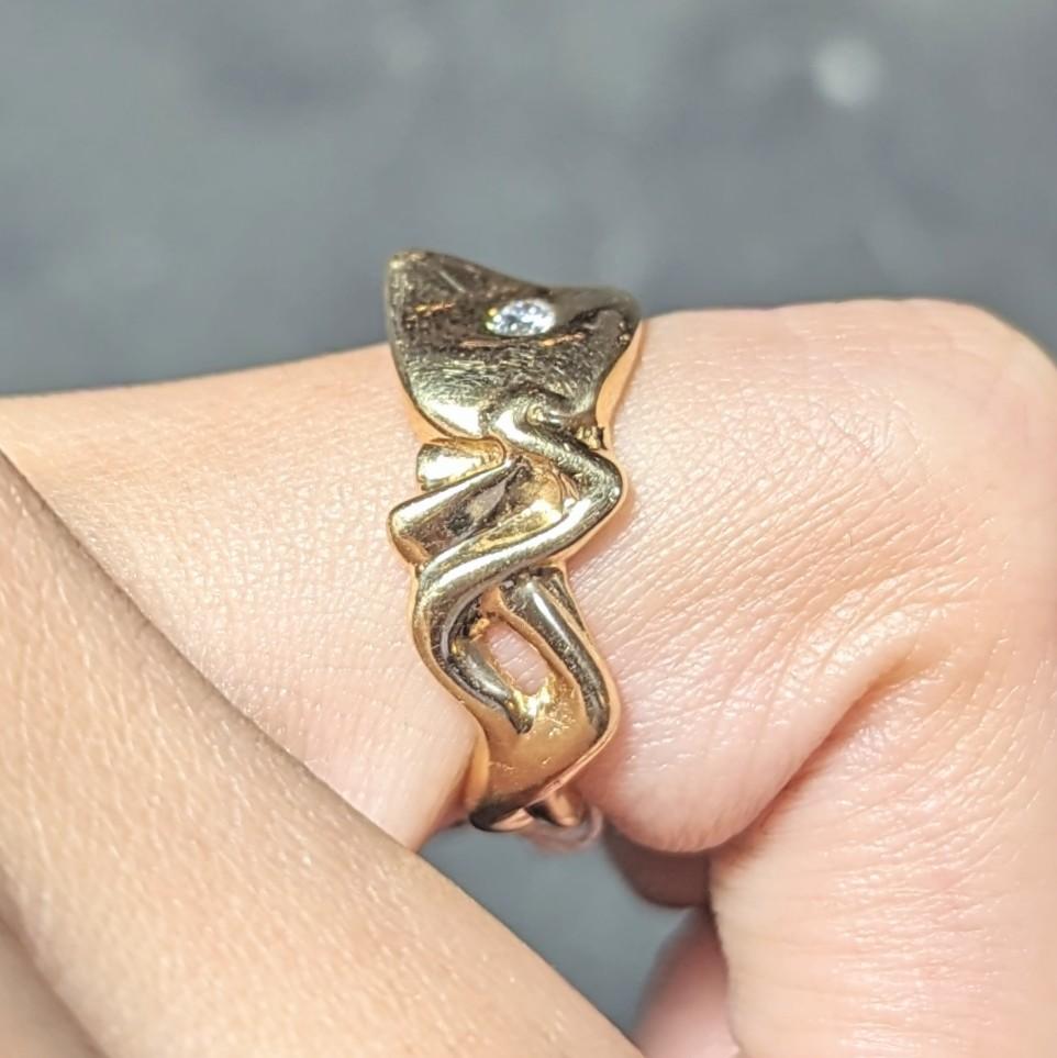 Masquerade Maskenbandring aus 14 Karat Gelbgold mit Diamanten im Angebot 9