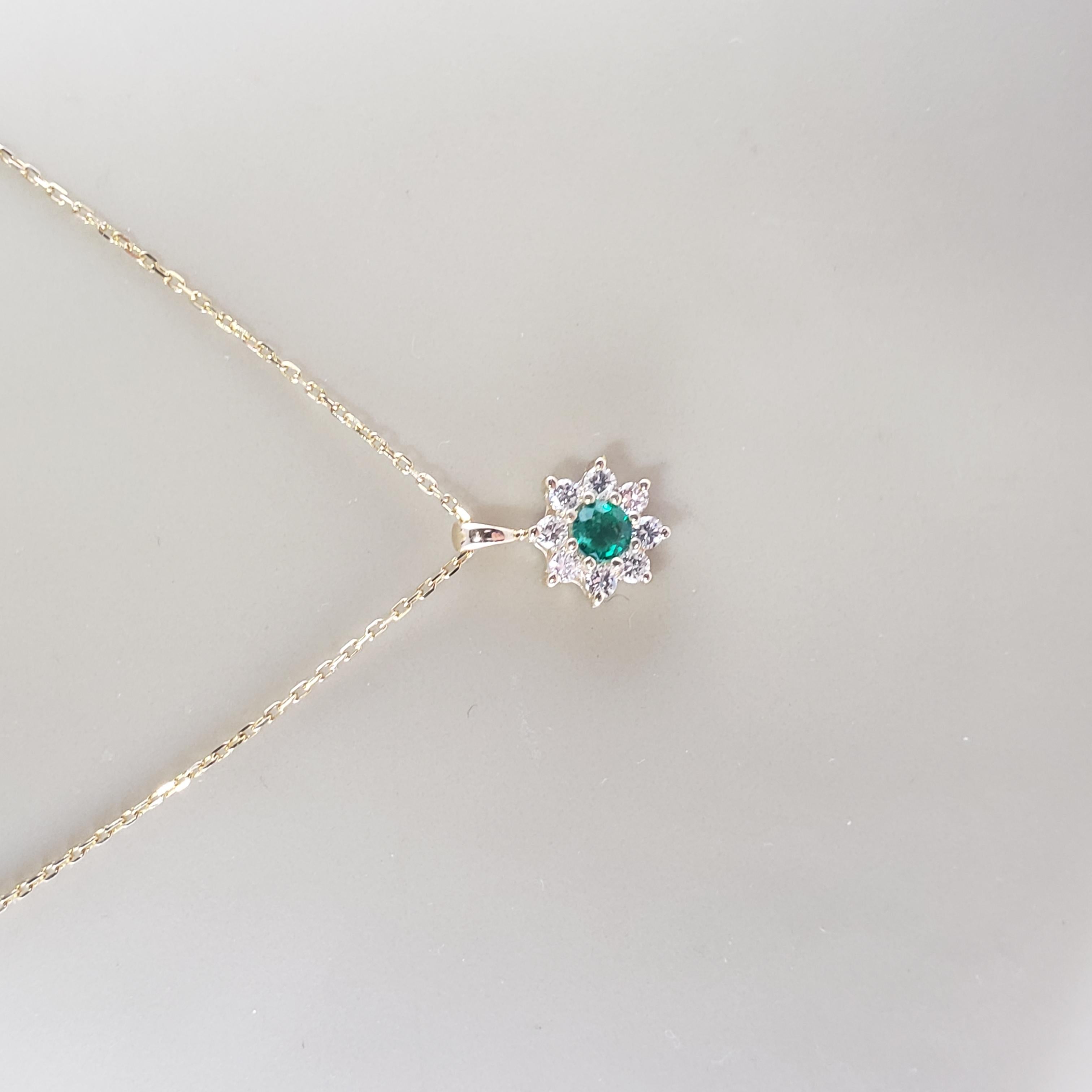 Vintage 14 Karat Yellow Gold Emerald and Diamond Pendant Necklace #20422 For Sale 3
