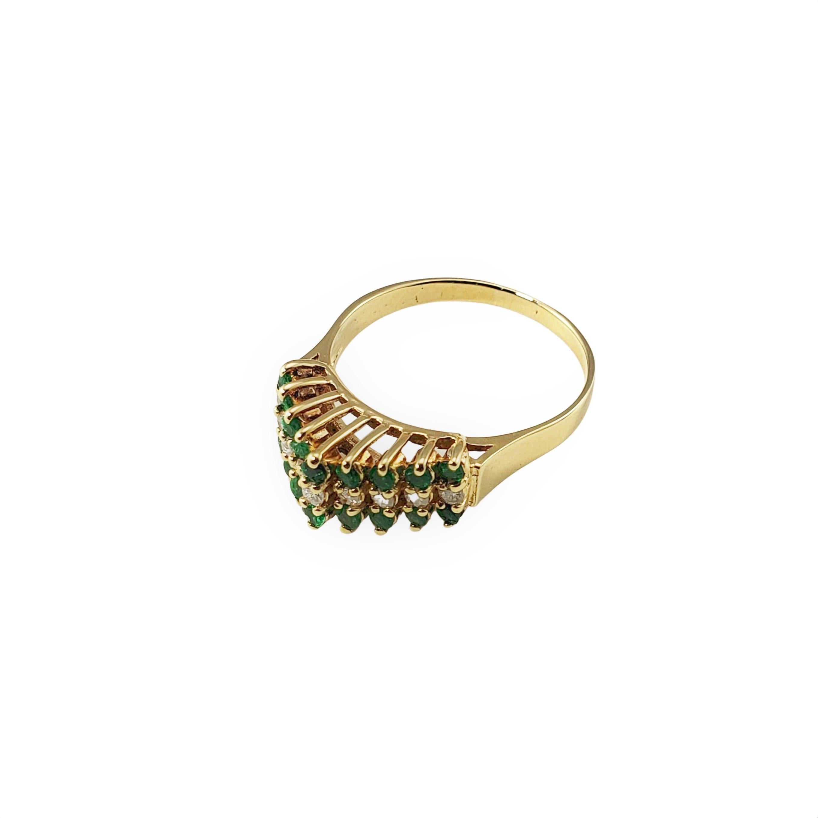 Anillo de oro amarillo de 14 quilates con esmeralda y diamantes Corte redondo