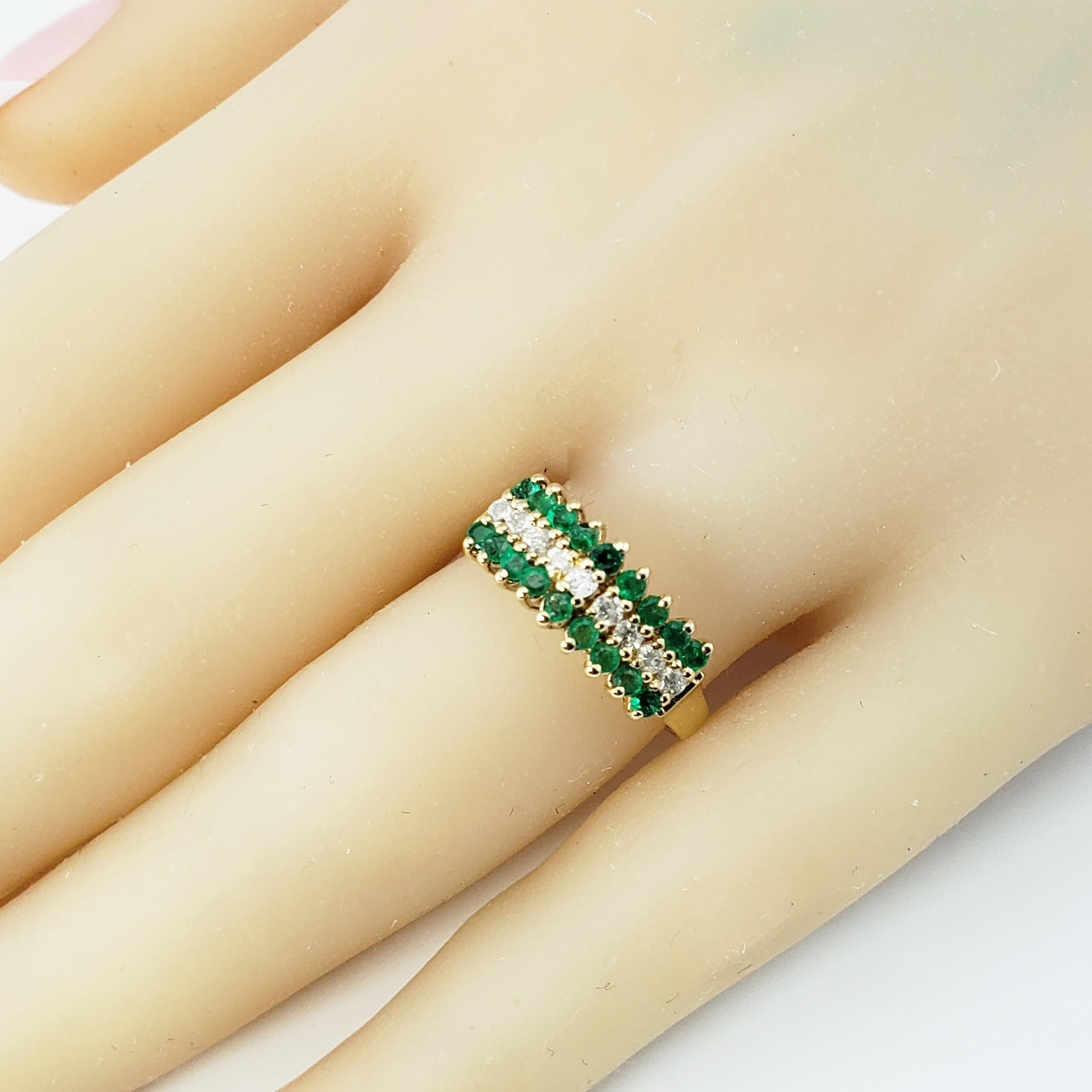 Anillo de oro amarillo de 14 quilates con esmeralda y diamantes 3