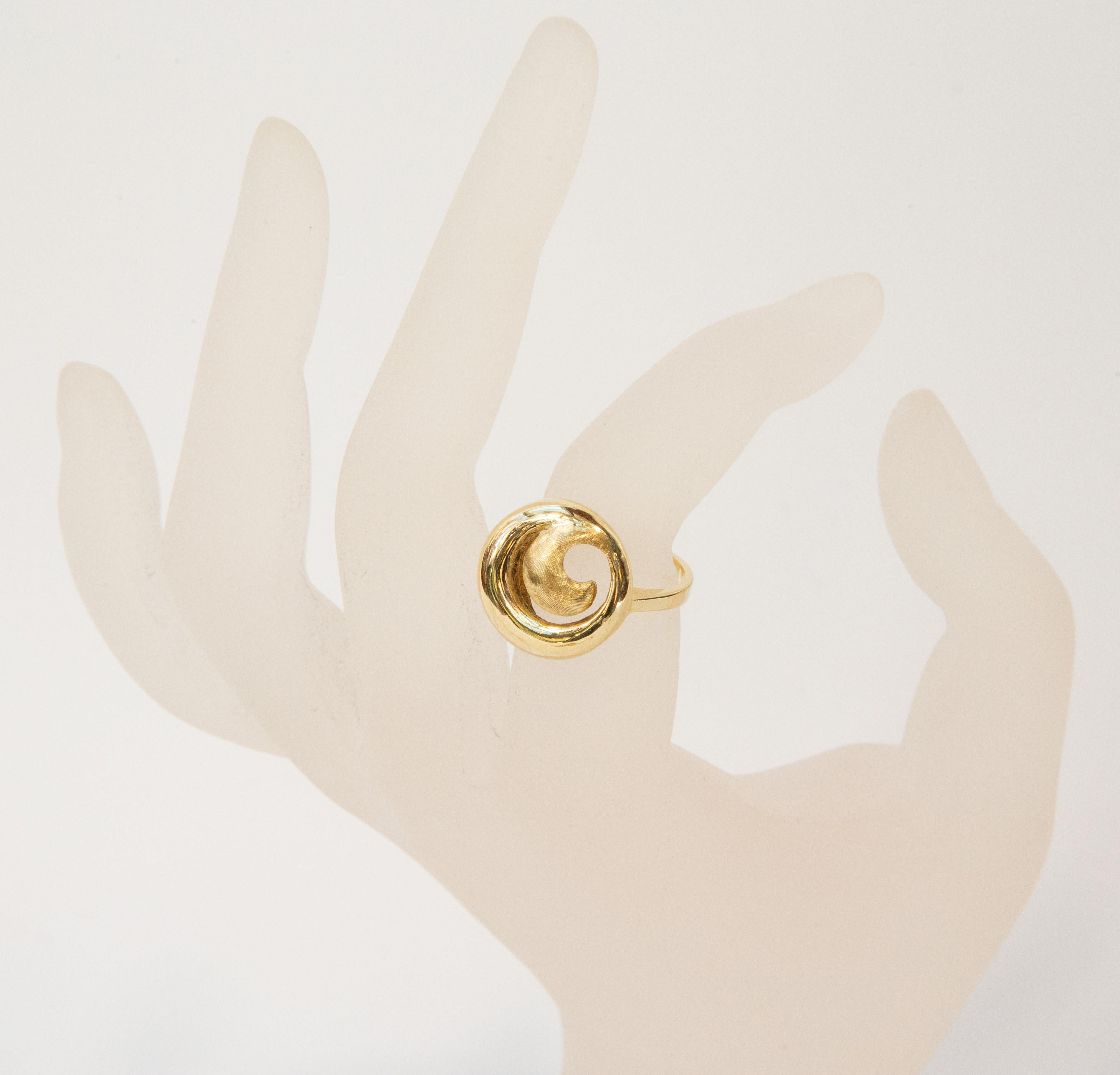 Vintage-Modering aus 14 Karat Gelbgold mit spiralförmiger Form im Angebot 5