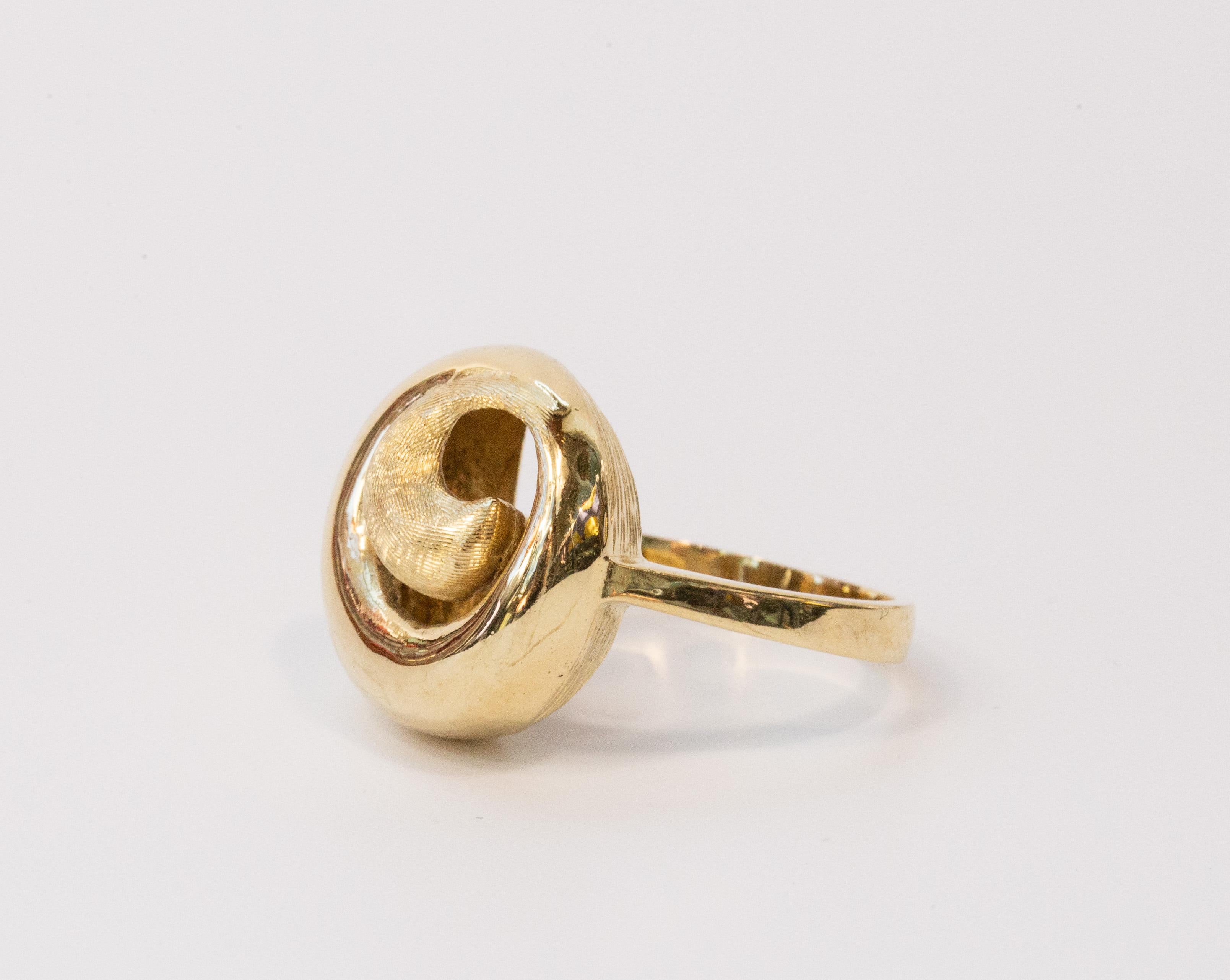 Vintage-Modering aus 14 Karat Gelbgold mit spiralförmiger Form (Retro) im Angebot