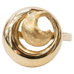 Vintage 14 Karat Yellow Gold Fashion Ring with Spiral Form