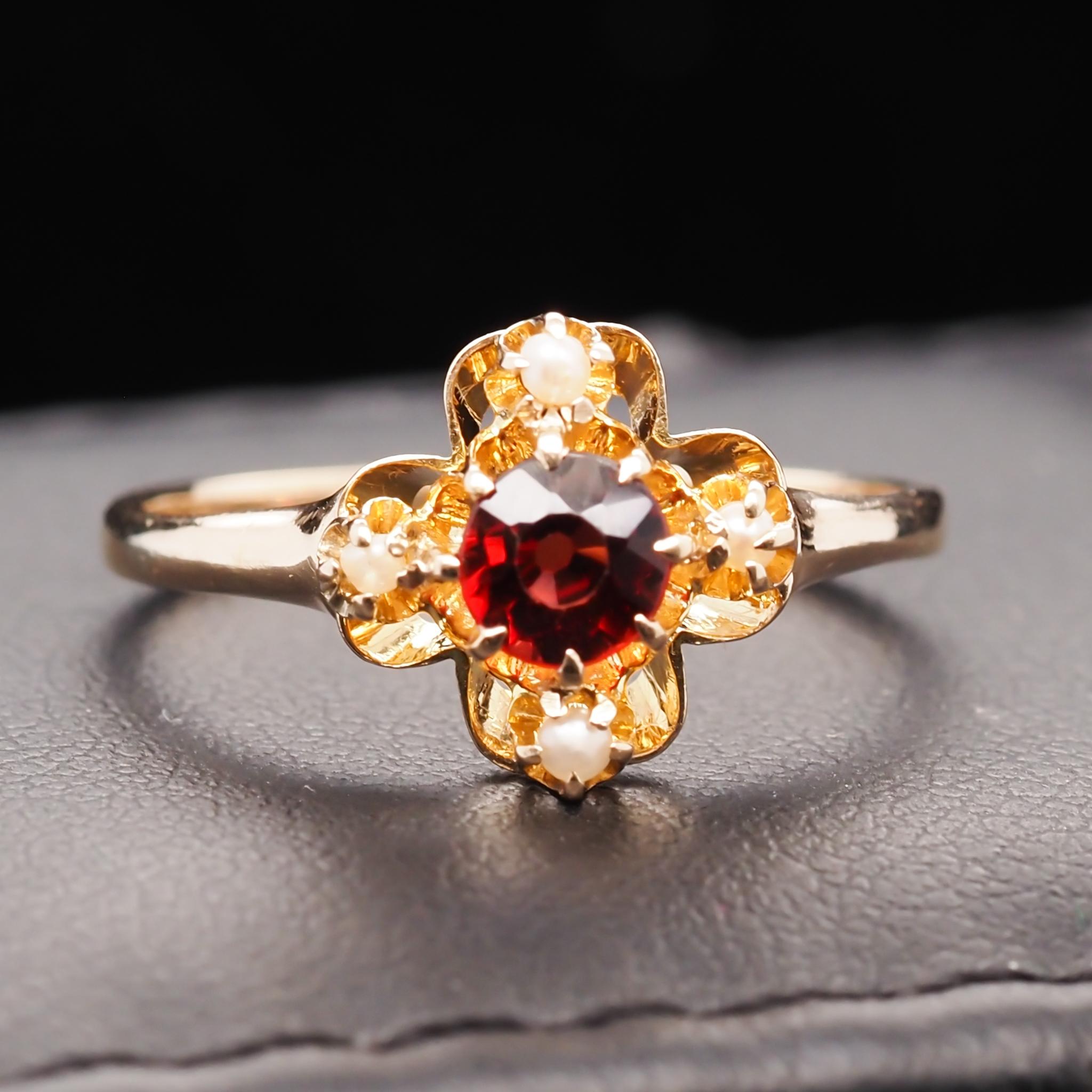 Vintage 14 Karat Yellow Gold Garnet and Seed Pearl Ring For Sale 1