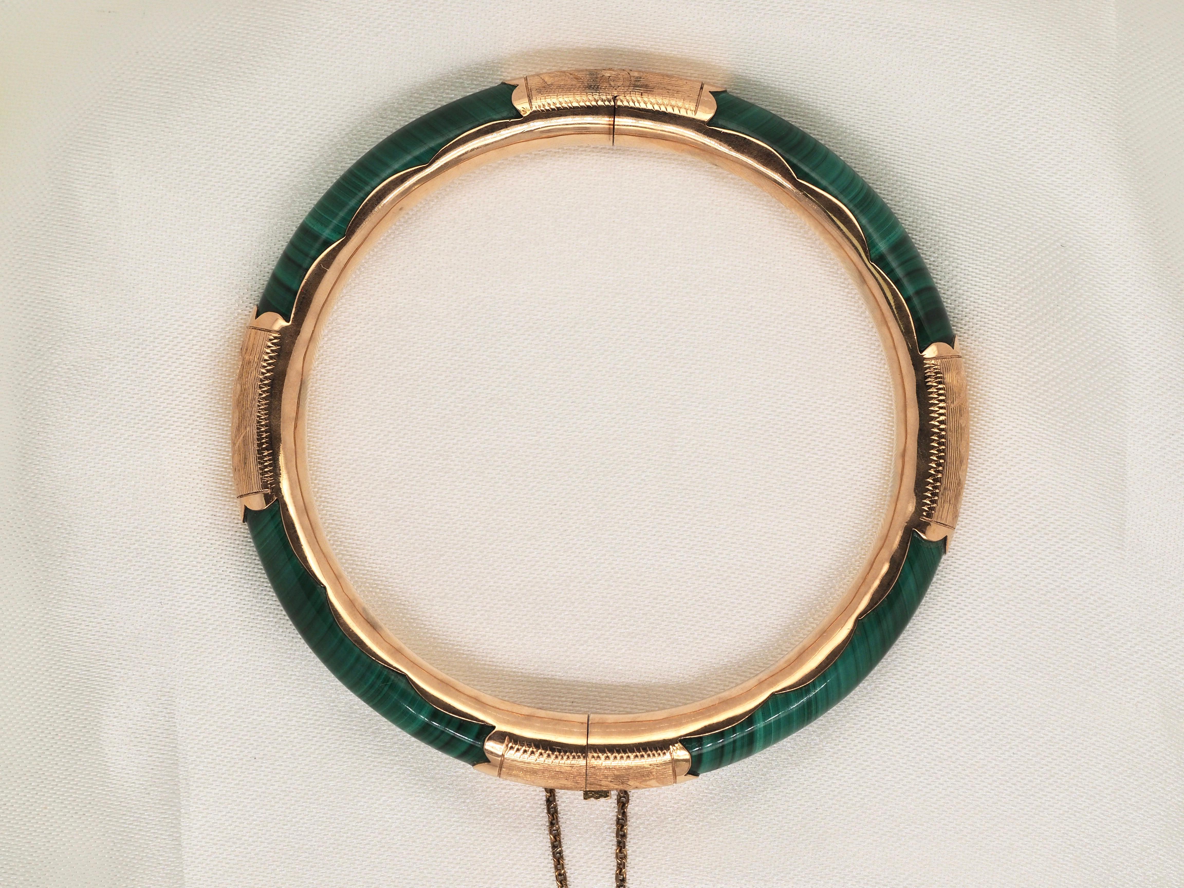 Women's or Men's Vintage 14 Karat Yellow Gold Green Malachite Hinged Cuff Bracelet 