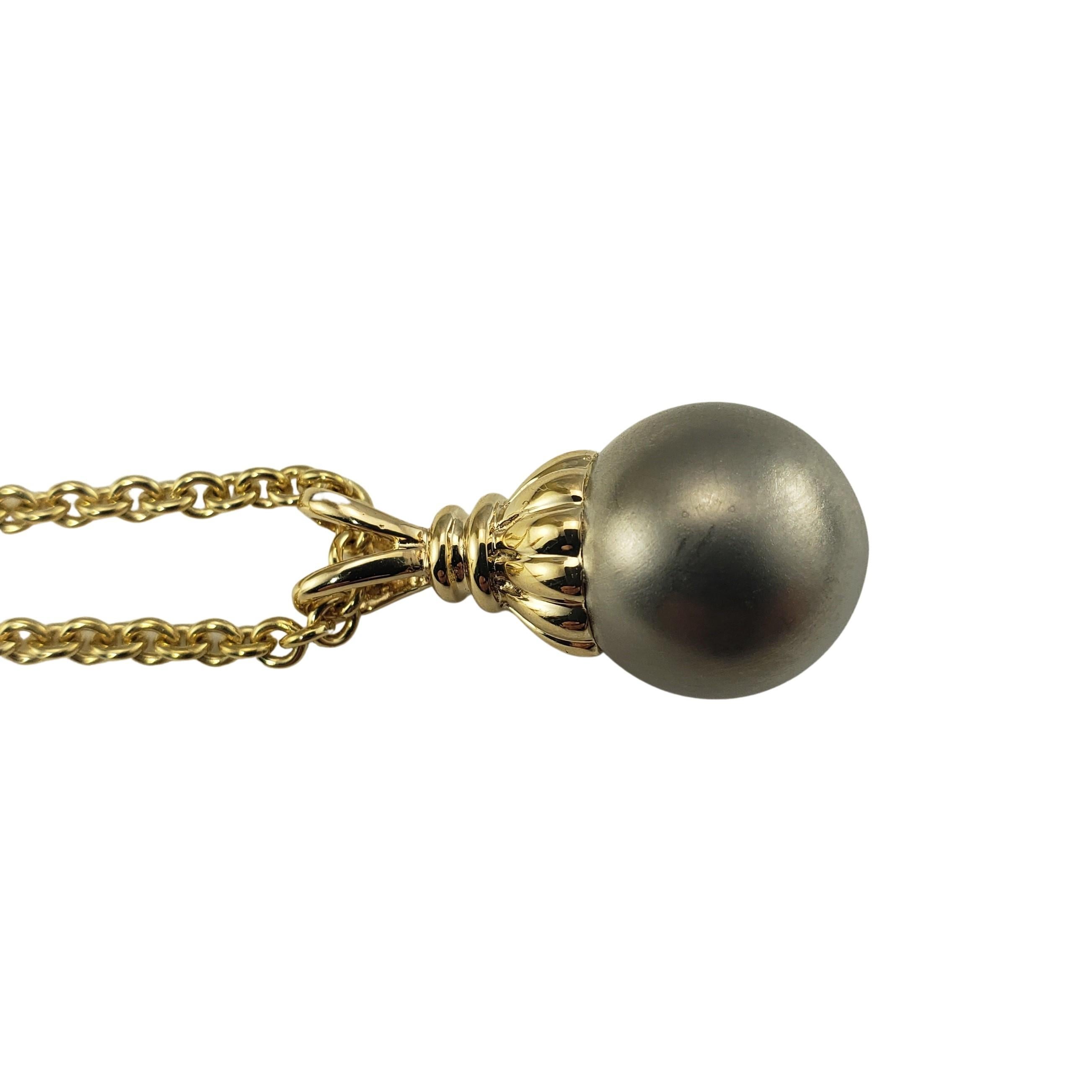 14 Karat Grey Pearl Pendant Necklace-

This stunning pendant features one grey pearl (12 mm) set in beautifully detailed 14K yellow gold.  Suspends from a classic cable necklace.

Size:  24 mm x 12 mm (pendant)
          16 inches