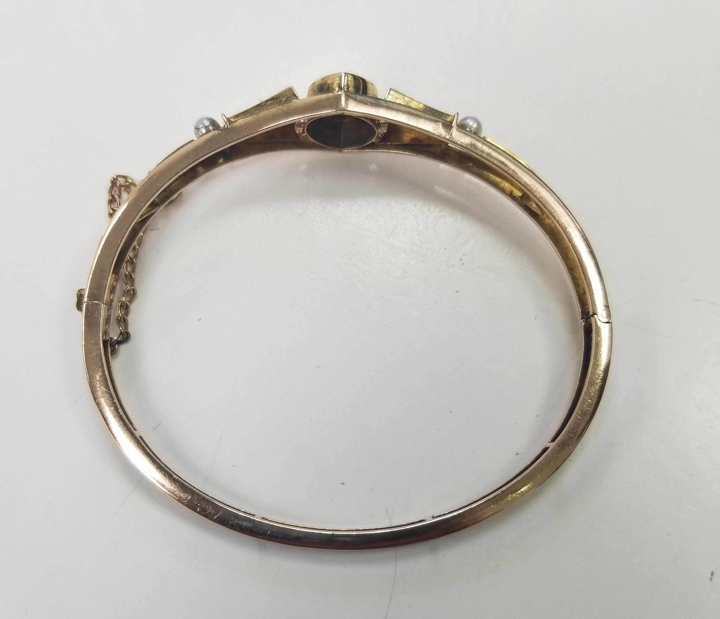 Taille ronde Bracelet jonc vintage fait main en or jaune 14 carats avec diamants et rubis en vente