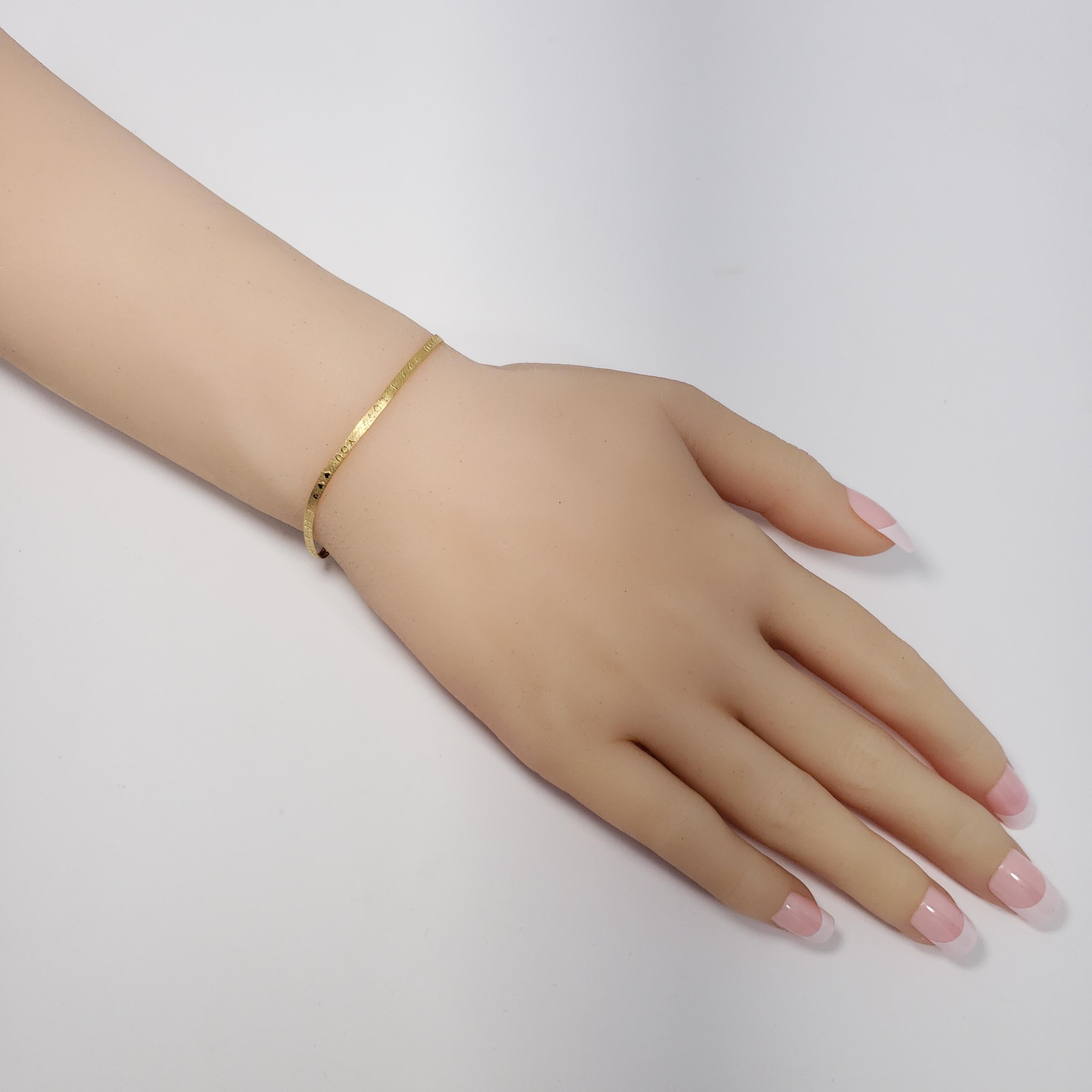 A minimalist 14K yellow gold chain vintage bracelet with 