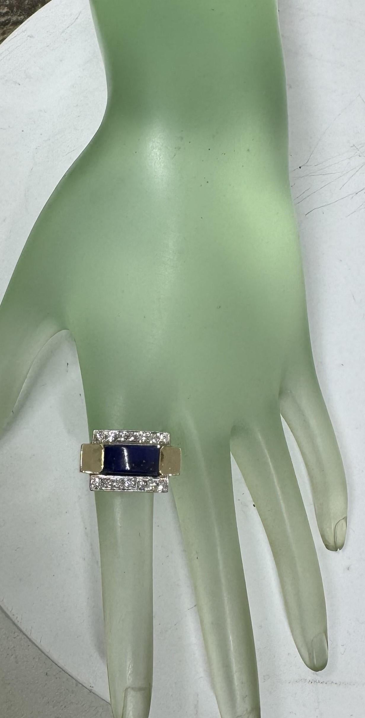 Vintage 14 Karat Yellow Gold lapiz lazuli and Diamond Ring For Sale 1