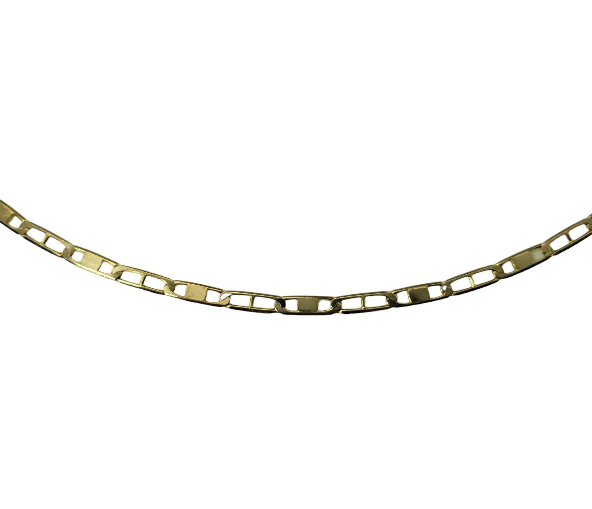 Vintage 14 Karat Yellow Gold Link Necklace-

This elegant link necklace is crafted in beautifully detailed 14K yellow gold.  Width:  4 mm.

Size:  20 inches

Weight: 6.7 gr./ 4.3 dwt.

Stamped: Italy  14KT

Very good condition, professionally