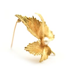 Vintage 14 Karat Yellow Gold Maple Leaf Pin with Cultured Pearl