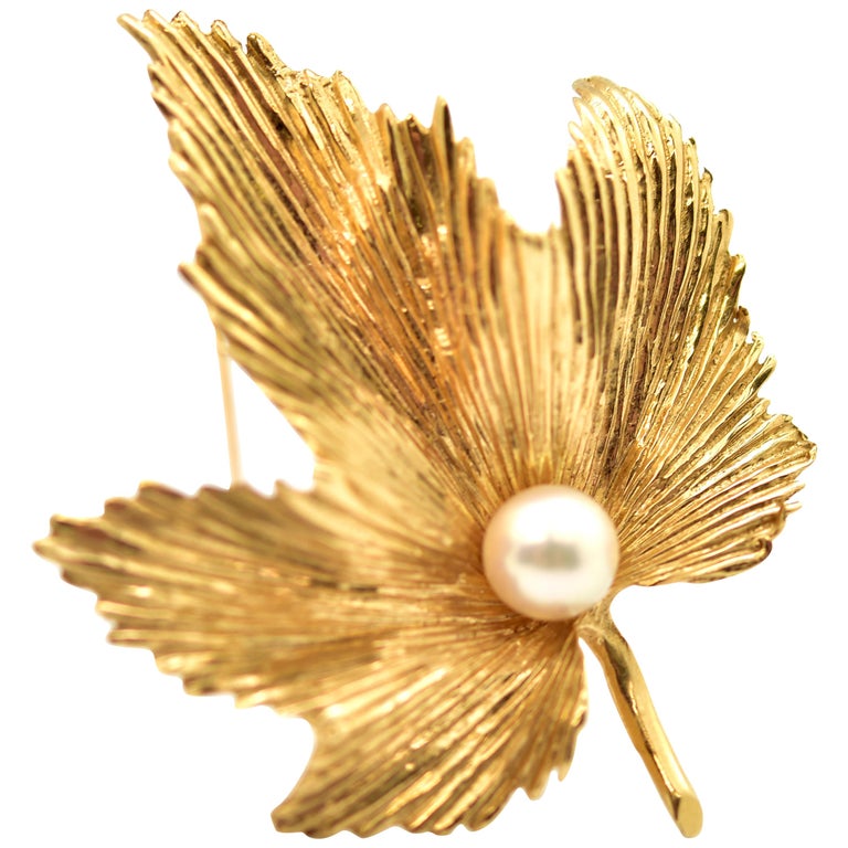 Vintage 14 Karat Yellow Gold Maple Leaf Pin with Cultured Pearl at 1stDibs