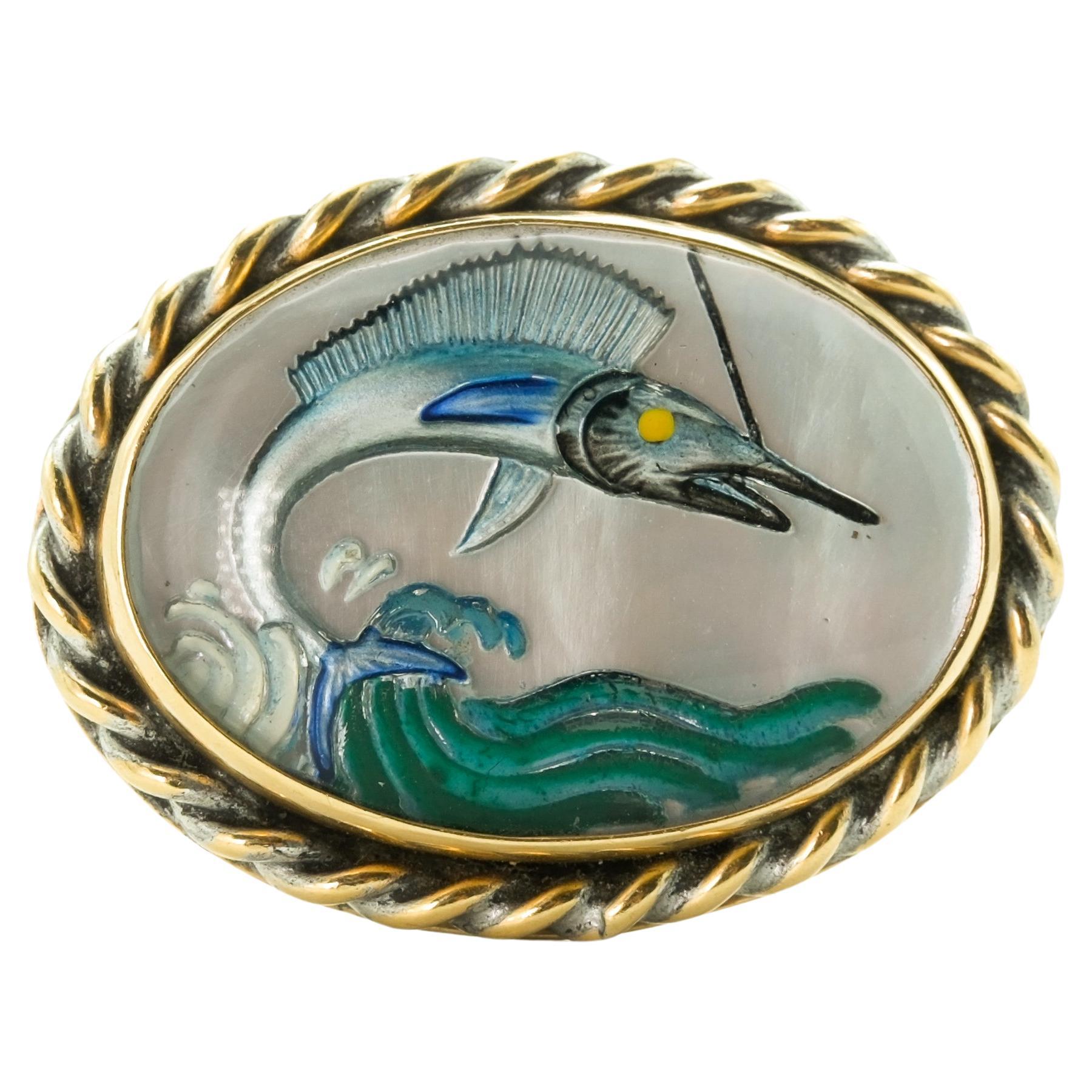 Vintage 14k Gelbgold Marlin Fisch Hinterglasmalerei Intaglio Kristall Brosche Pin im Angebot