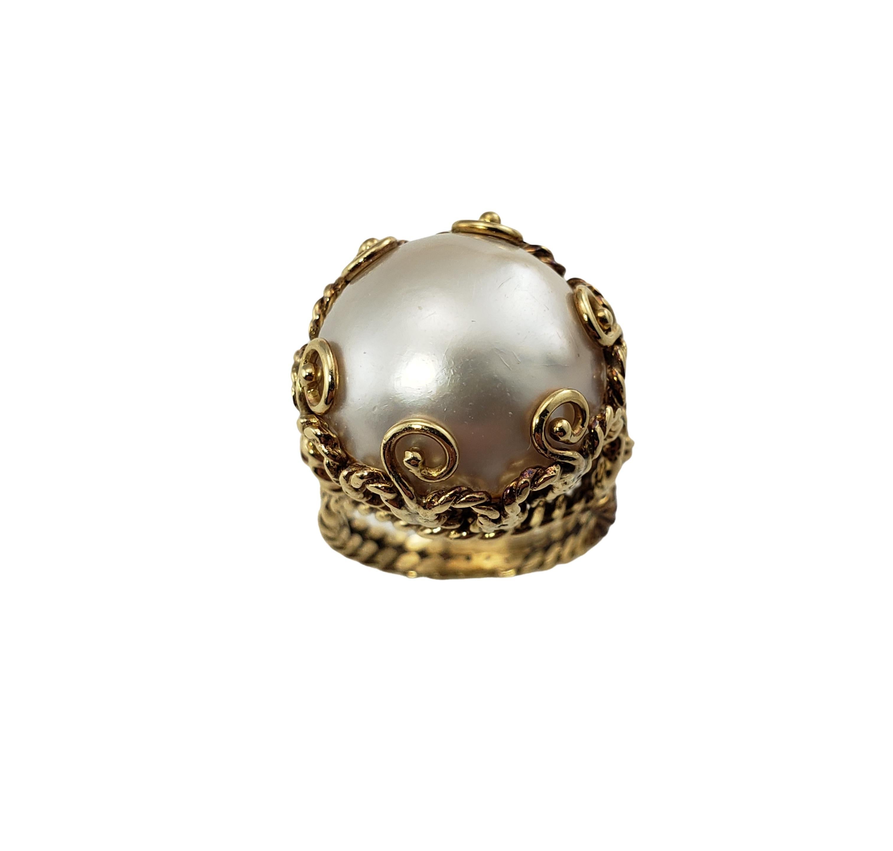 14 Karat Yellow Gold Mobe Pearl Ring Size 6.25-

This lovely ring features one Mobe pearl (17 mm) set in beautifully detailed 14K yellow gold.  Shank:  3 mm.  Height:  15 mm.

Ring Size: 6.25

Weight:  7.9 dwt. /  12.3 gr.

Tested for 14K