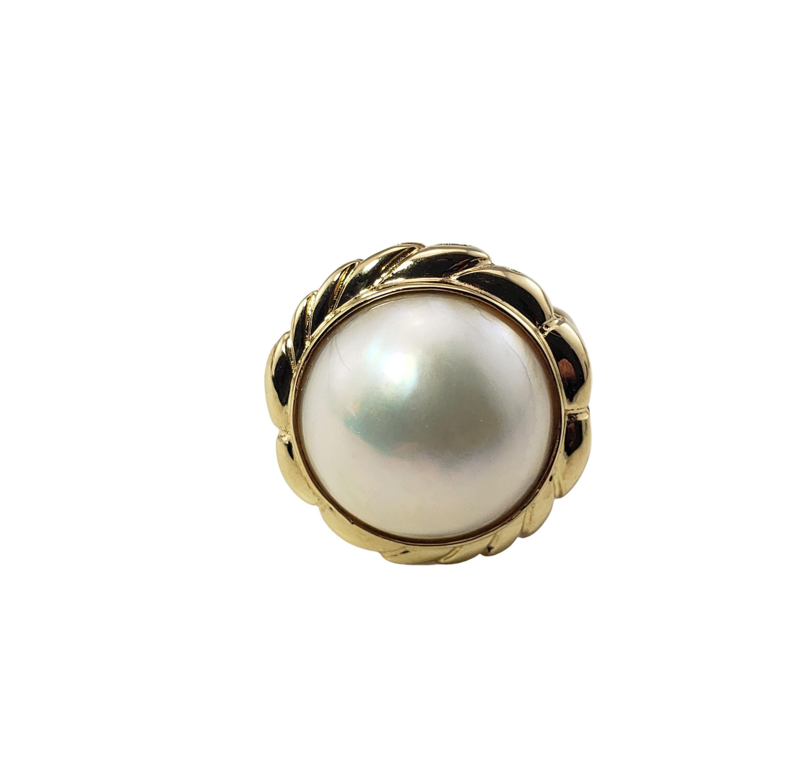 14 Karat Yellow Gold Mobe Pearl Ring Size 7-

This lovely ring features one Mobe (14 mm) set in beautifully detailed 14K yellow gold.  Width:  20 mm.  Shank:  4 mm.

Size:  7

Weight:  4.5 dwt. /  7.0 gr.

Stamped: 14K

Very good condition,