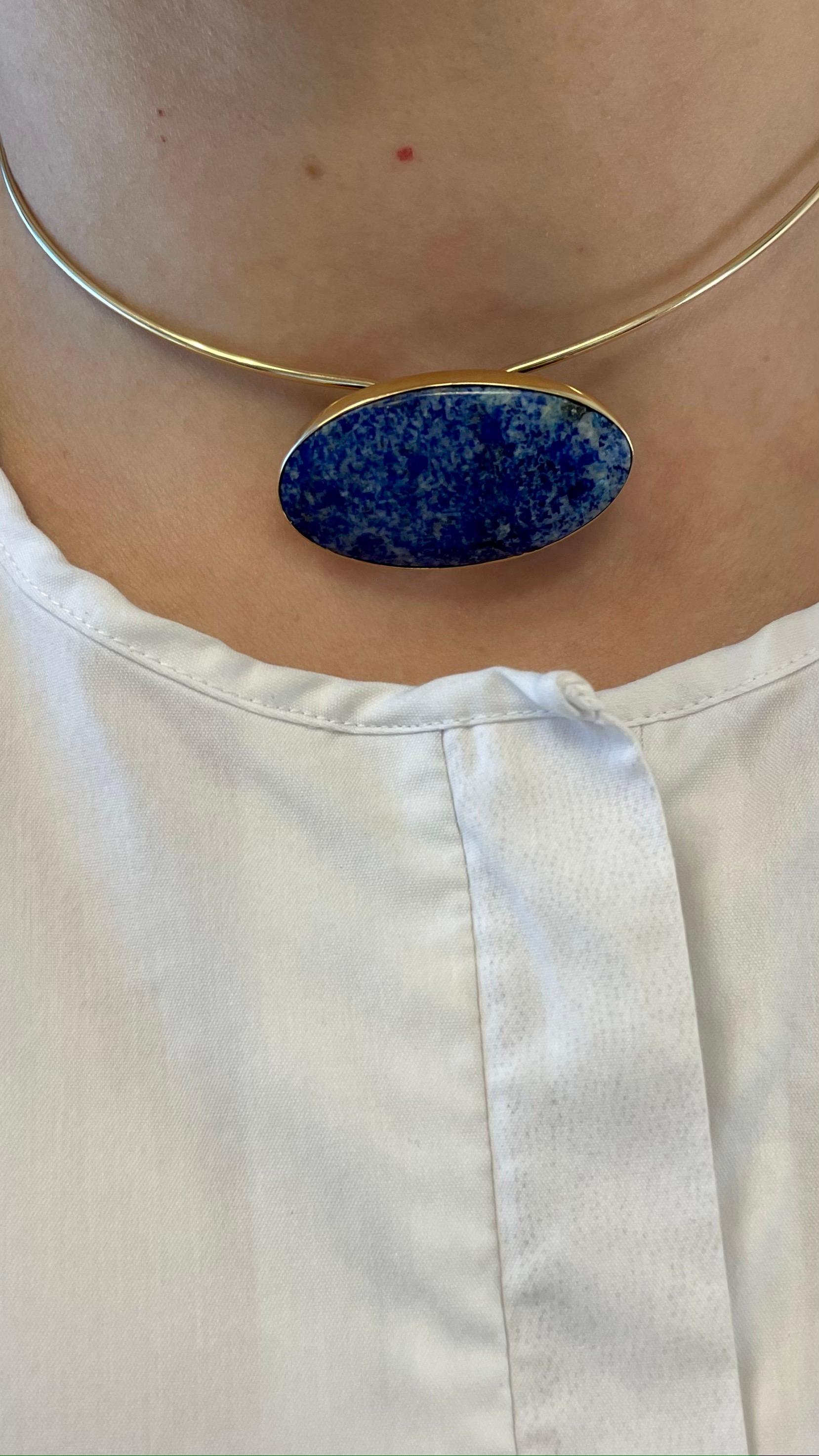 Vintage 14 Karat Yellow Gold Oval Cabochon Lapis Lazuli Wire Collar Necklace For Sale 5