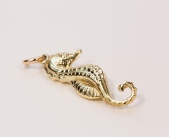 Charm d'epoca in oro giallo 14 carati con cavalluccio marino