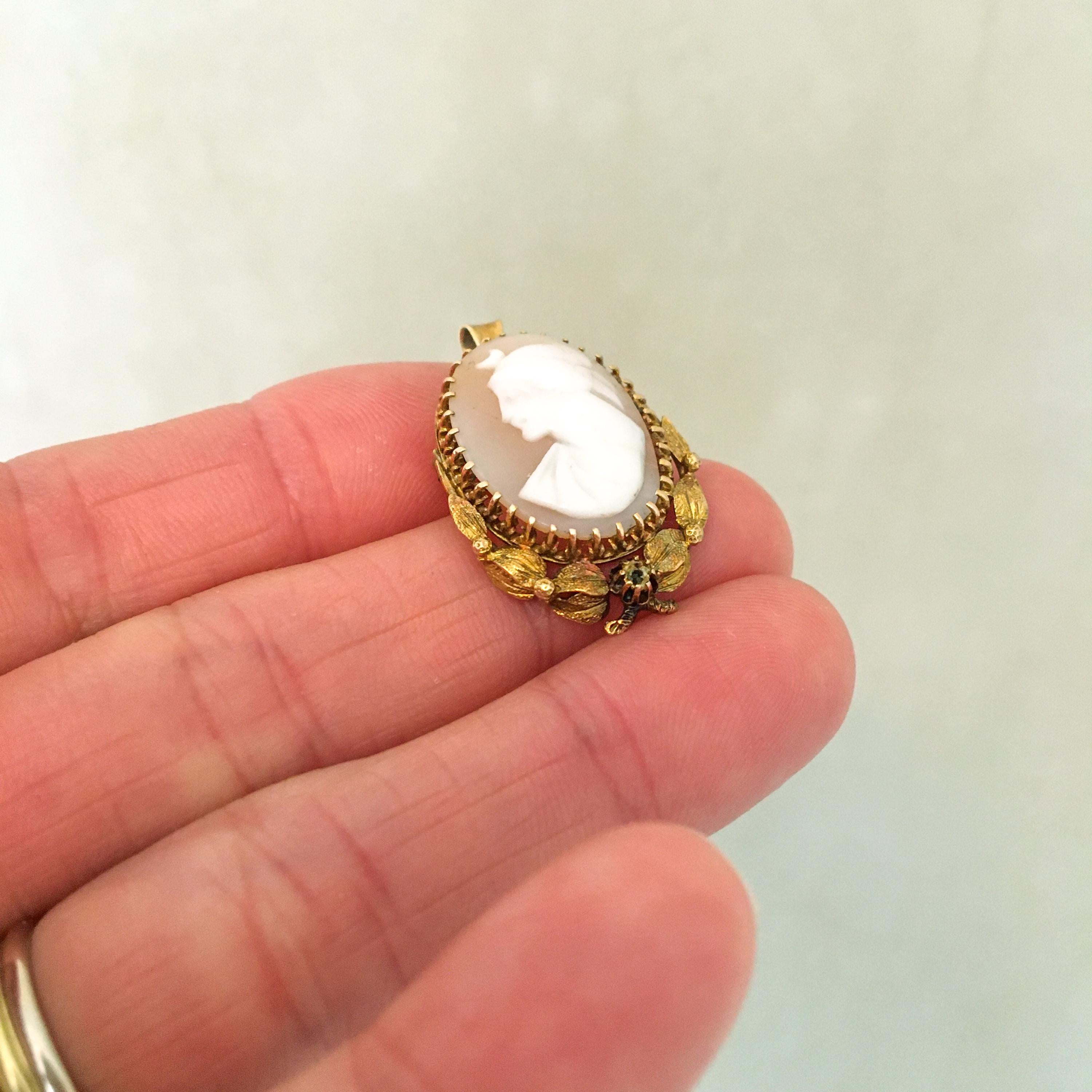 Vintage 14K Gold Shell Cameo Brooch Pendant For Sale 4