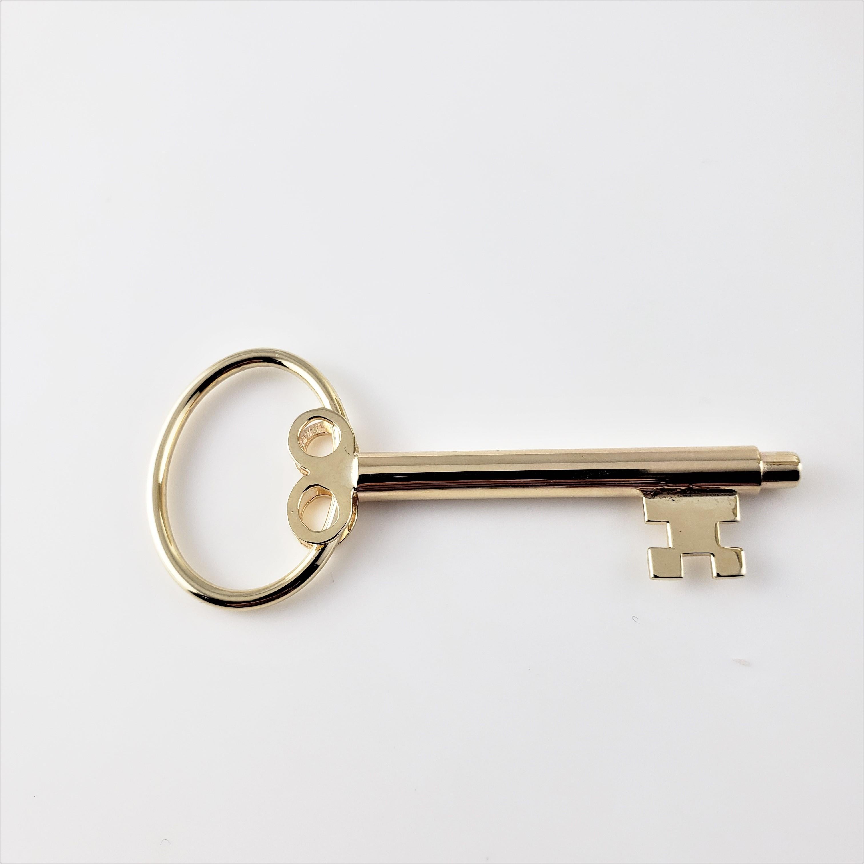 Vintage 14 Karat Yellow Gold Skeleton Key Key Ring-

This elegant skeleton key slides open to hold your keys; crafted in beautifully detailed 14K yellow gold.

Size: 2.5 inches x 1 inch

Weight: 6.5 dwt. / 10.2 gr.

Stamped: 14K

Very good