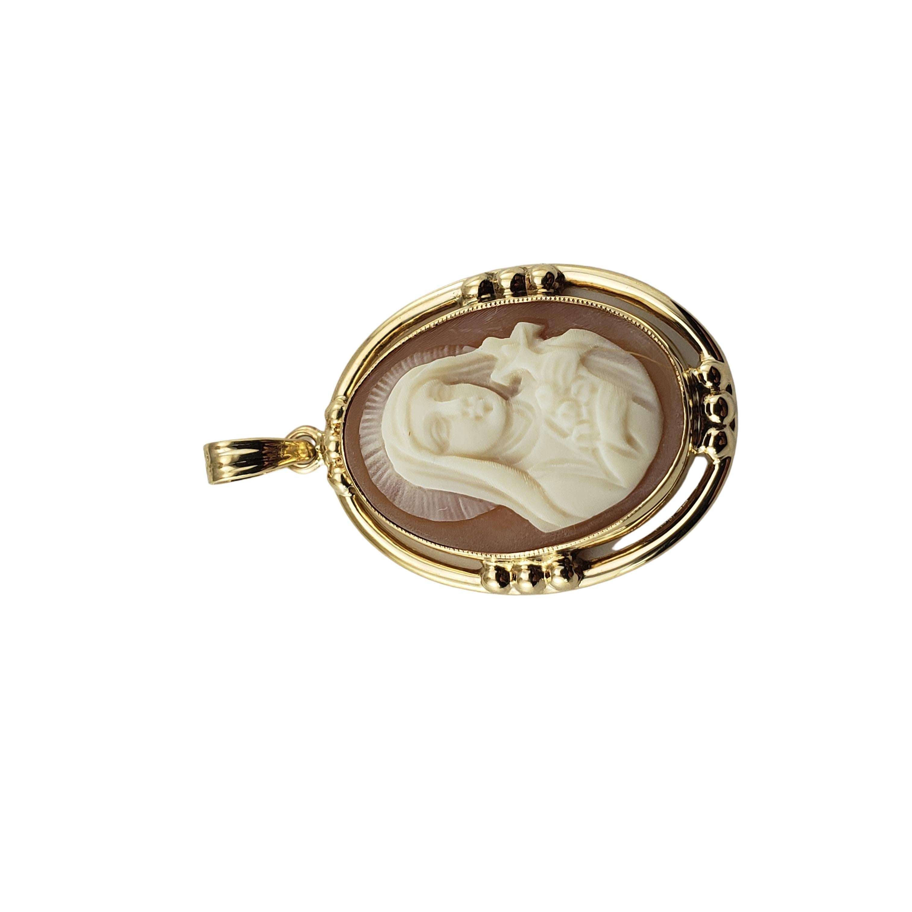 Vintage 14 Karat Yellow Gold St. Therese of Lisieux Cameo Pendant-

This lovely pendant features a St. Therese of Lisieux cameo set in classic 14K yellow gold.

Size: 24 mm x 17 mm

Weight: 1.6 dwt. / 2.6 gr.

Stamped: 14K CROSE

Very good