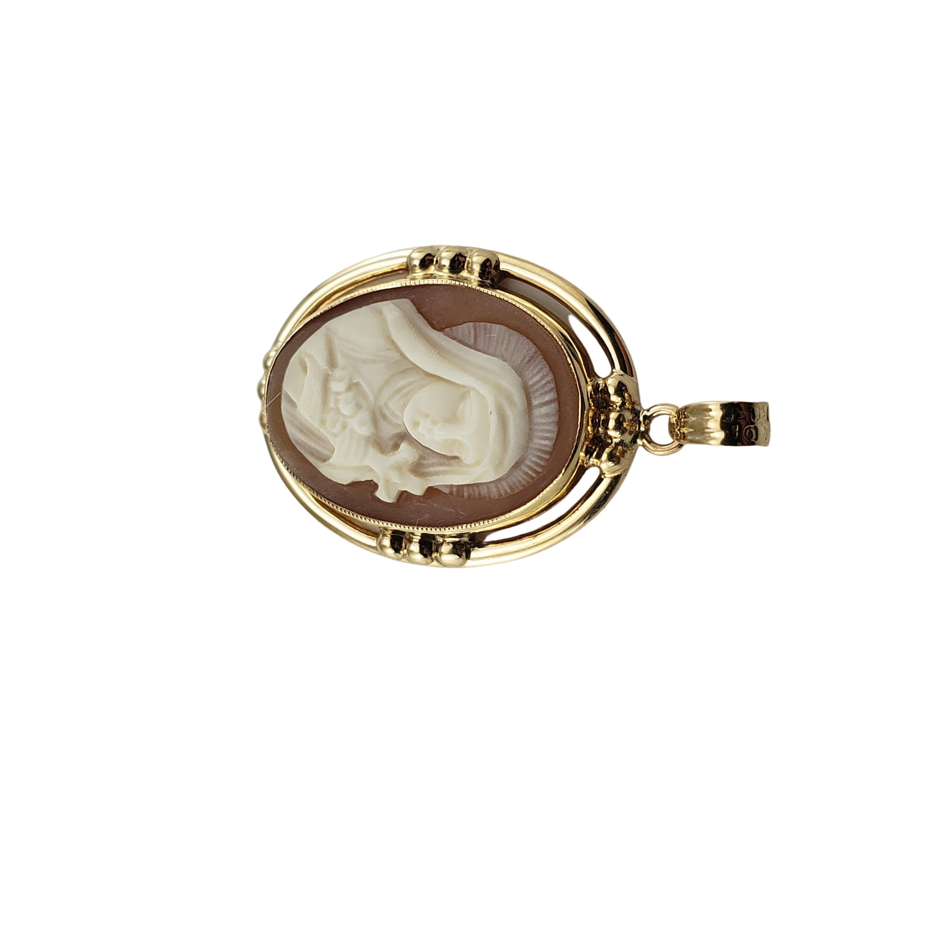 14 Karat Yellow Gold St. Therese of Lisieux Cameo Pendant In Good Condition In Washington Depot, CT
