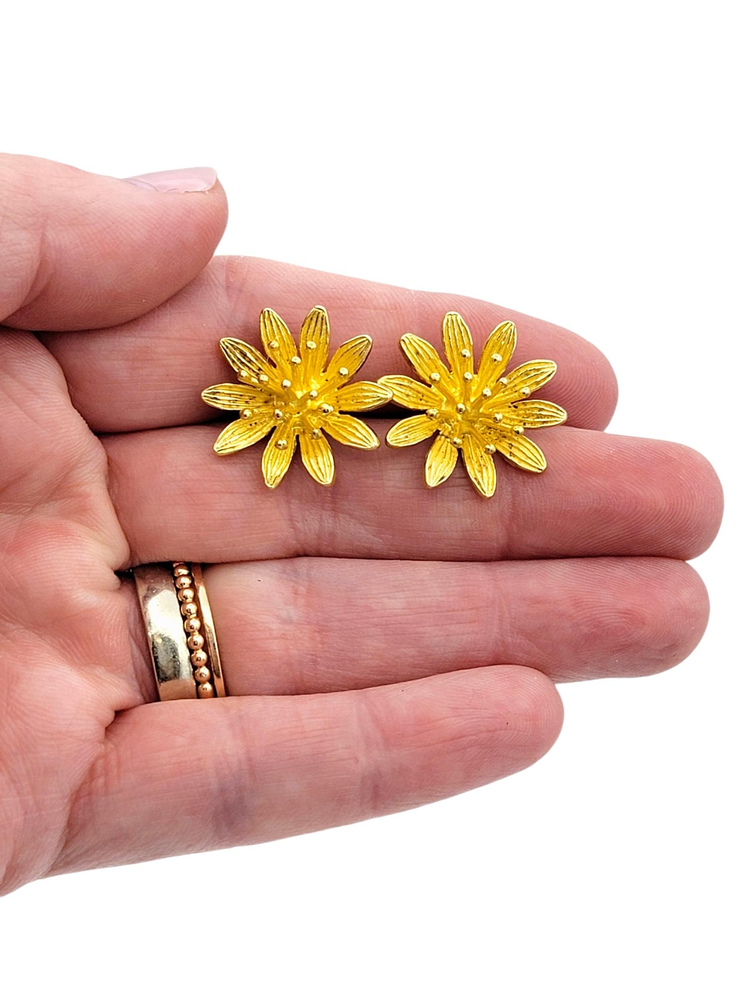 Vintage 14 Karat Yellow Gold Textured 3D Flower Motif Large Stud Earrings For Sale 1