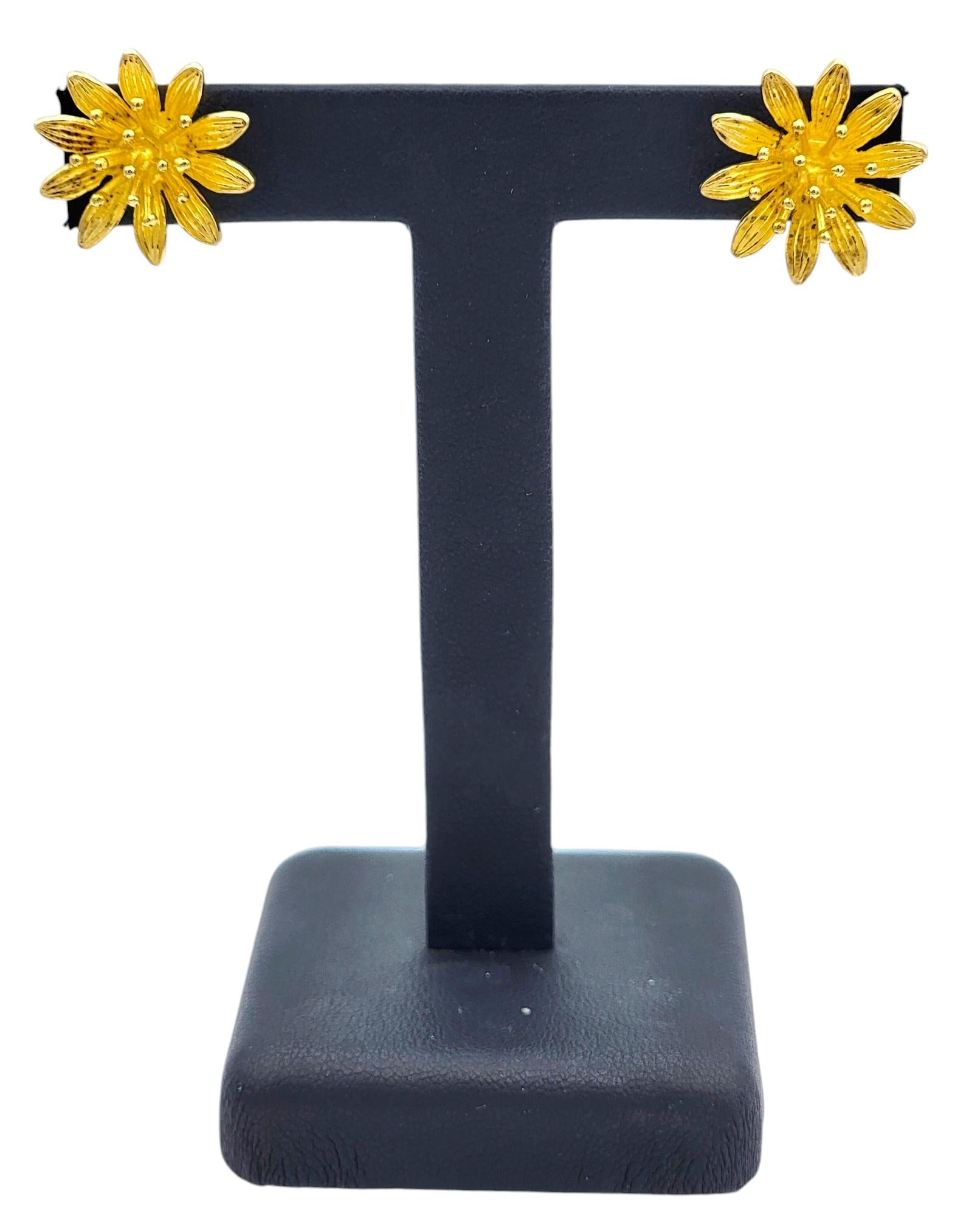 Vintage 14 Karat Yellow Gold Textured 3D Flower Motif Large Stud Earrings For Sale 2