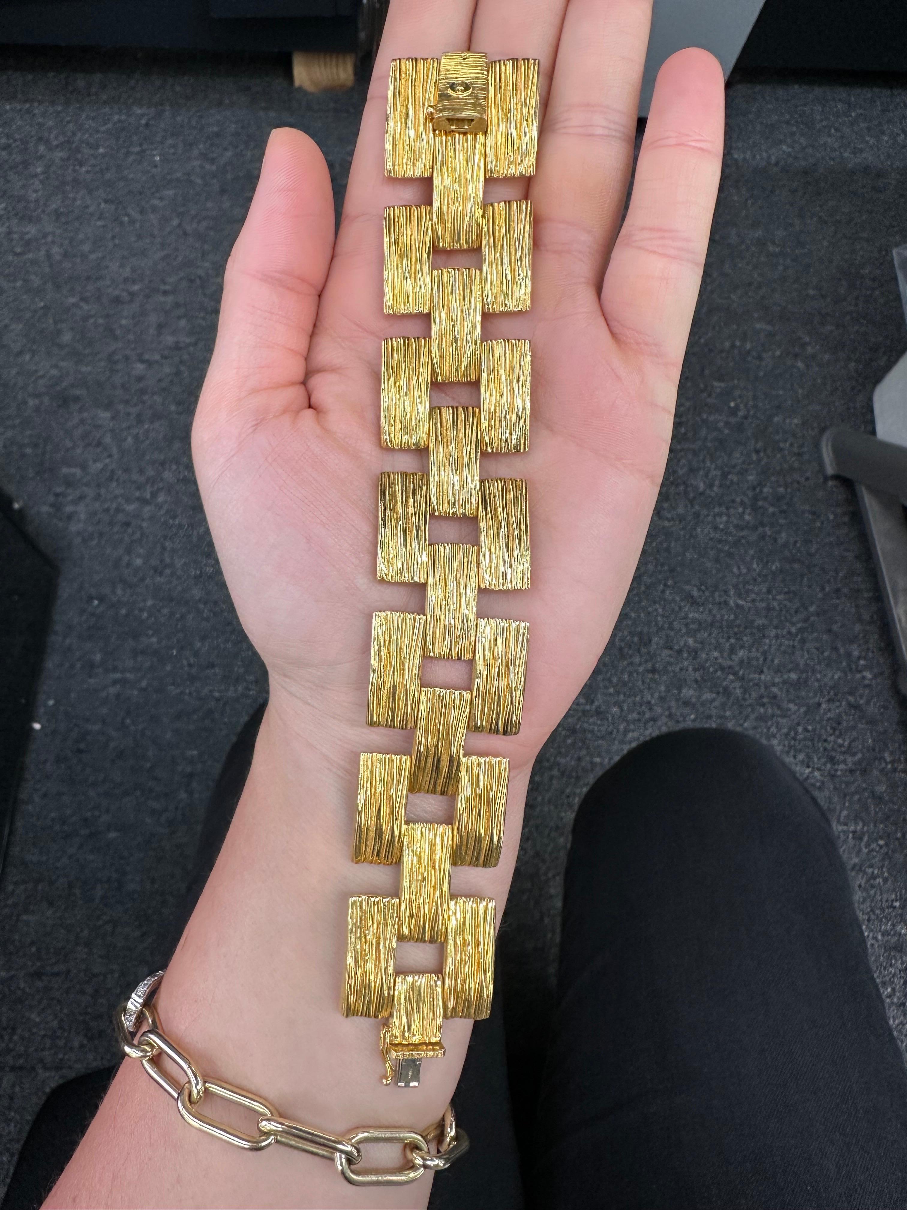 Vintage 14 Karat Yellow Gold Wide Textured Box Link Bracelet 29.1 Grams  For Sale 3