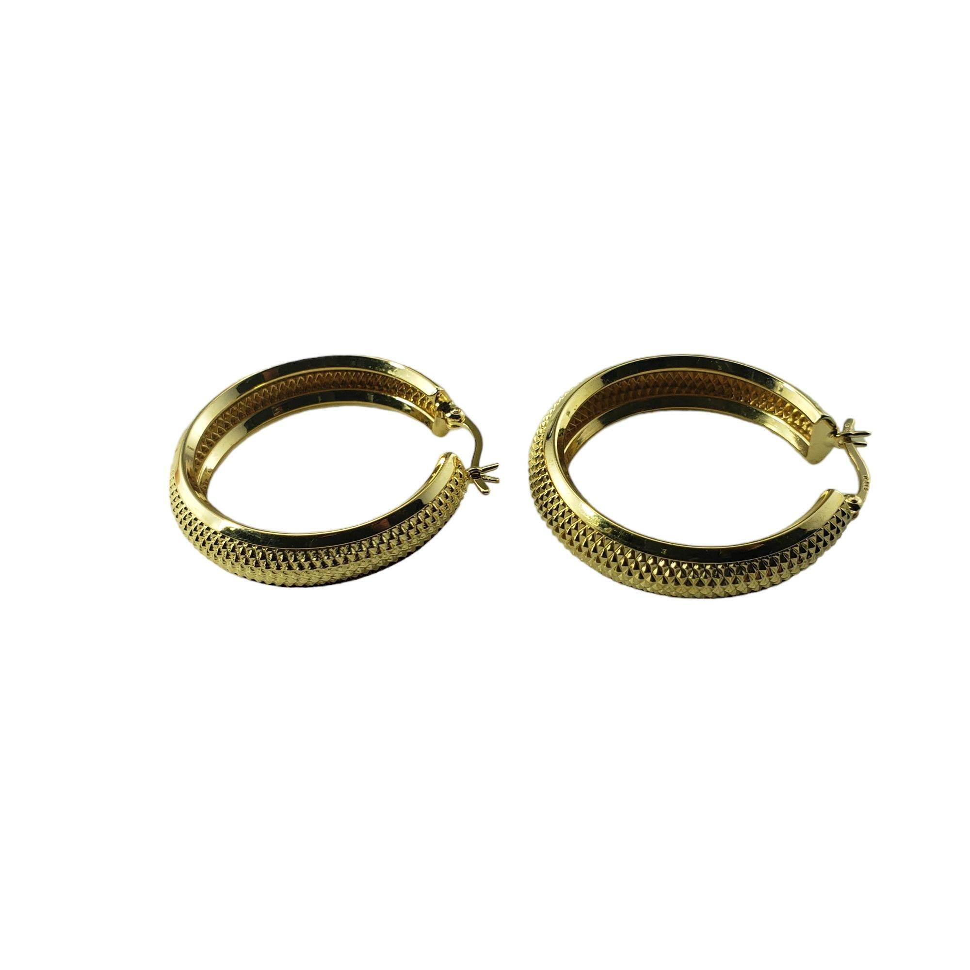 Vintage 14 Karat Yellow Gold Textured Hoop Earrings-

These elegant hoop earrings are crafted in beautifully detailed 14K yellow gold.  Width:  7.2 mm

Size: 31.5 mm

Weight:  5.5 gr./ 3.5 dwt.

Stamped: Israel  A585

Very good condition,