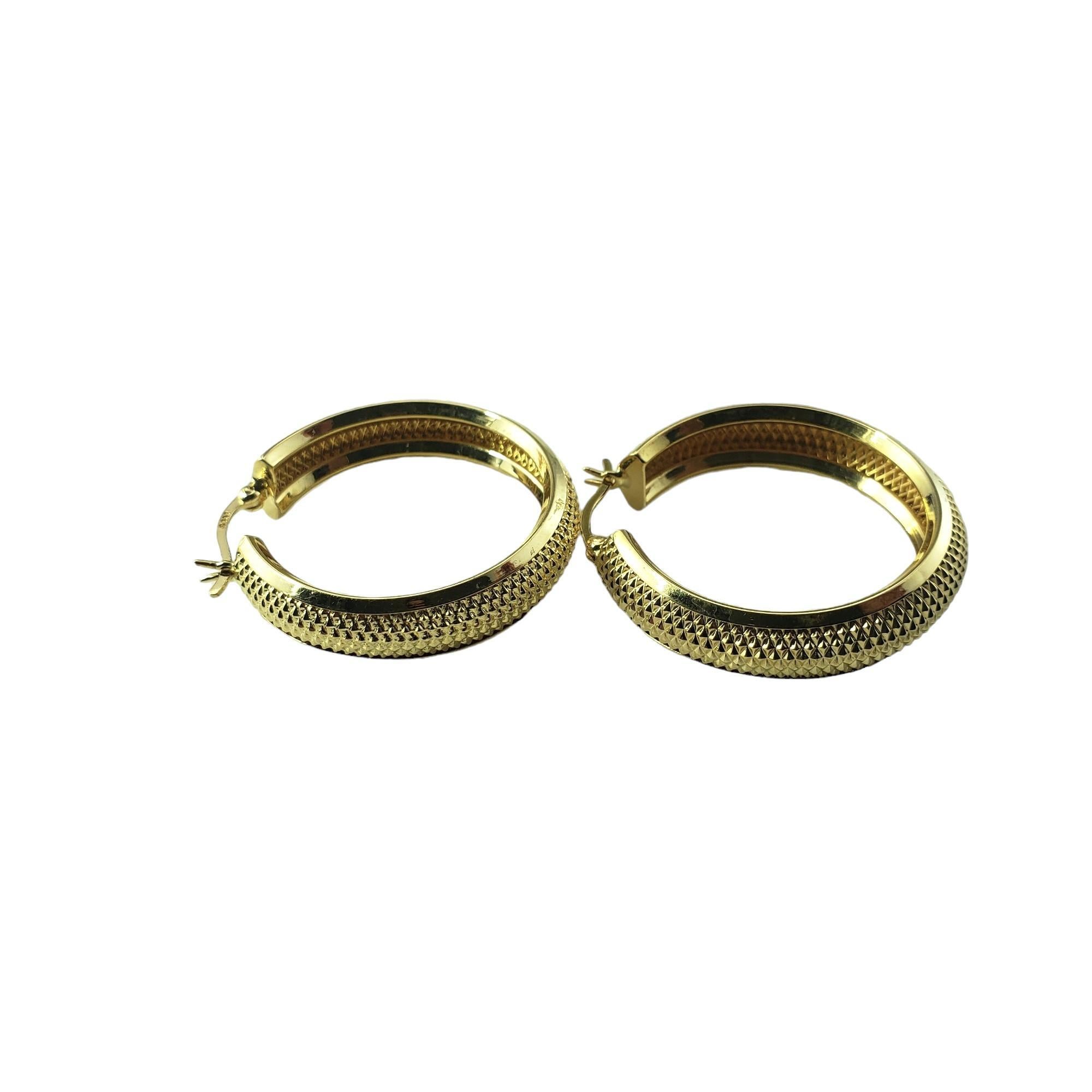 Vintage 14 Karat Yellow Gold Textured Hoop Earrings #15337 In Good Condition For Sale In Washington Depot, CT