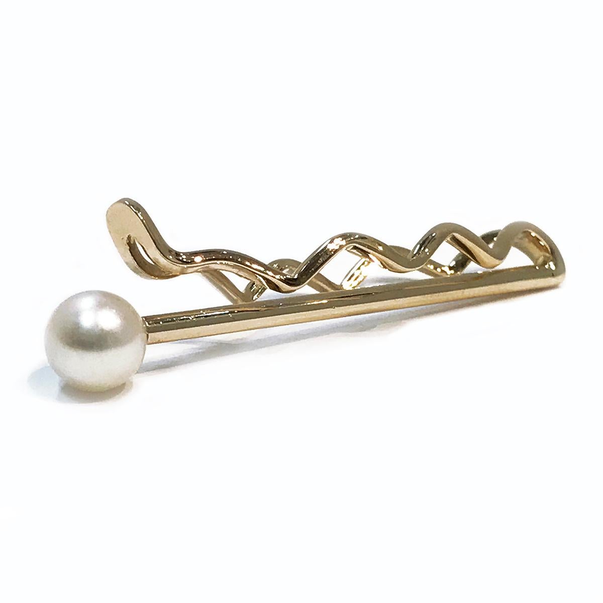 Vintage 14k Yellow Gold Tie Clip with Single Pearl. The Pearl is 6.67mm. The back of the tie clip has a unique zig-zag design. The total weight of the tie tack is 3 grams.