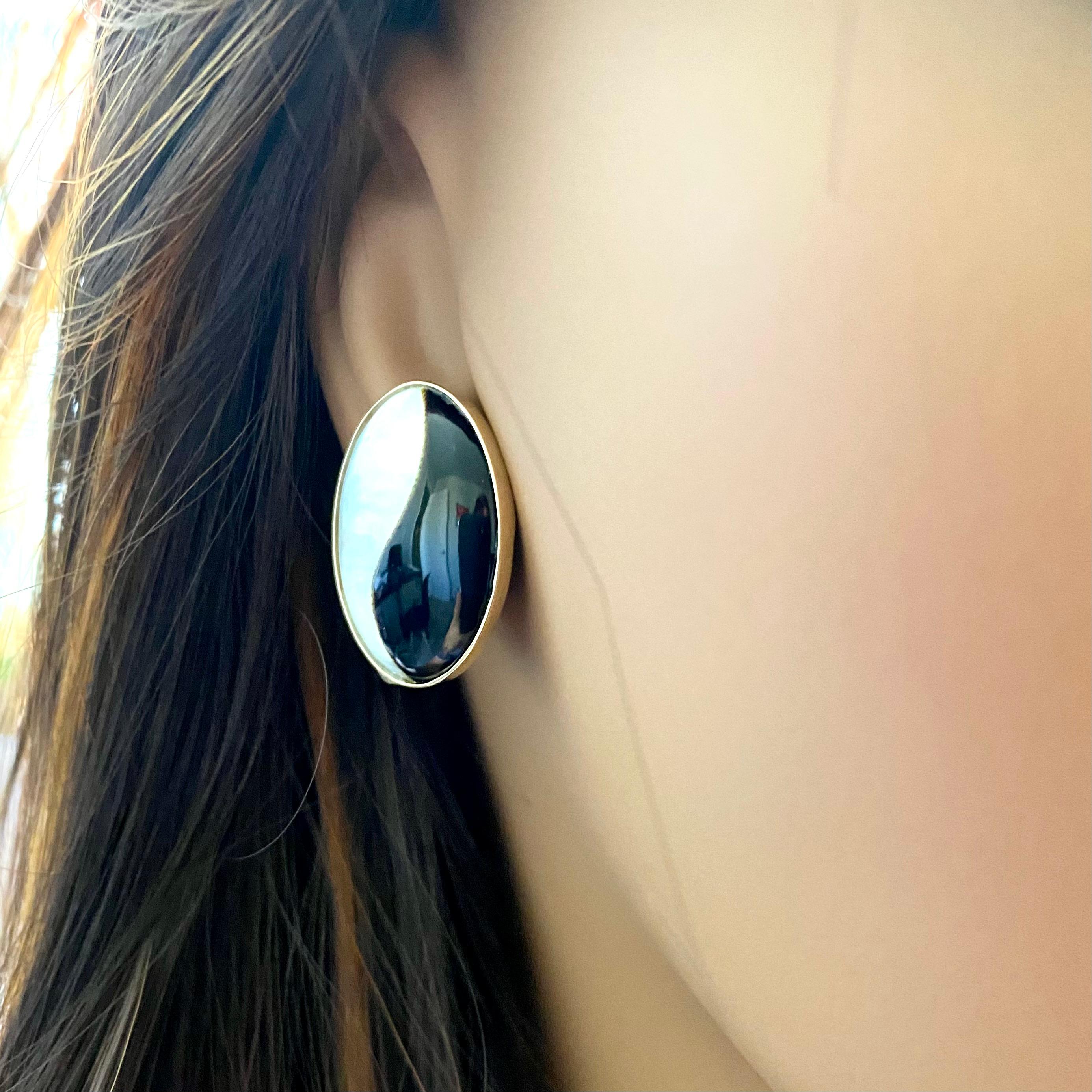 Women's or Men's Vintage 14 Karat Yellow Gold White Mother of Pearl Onyx Oval 1 Inch Earrings For Sale