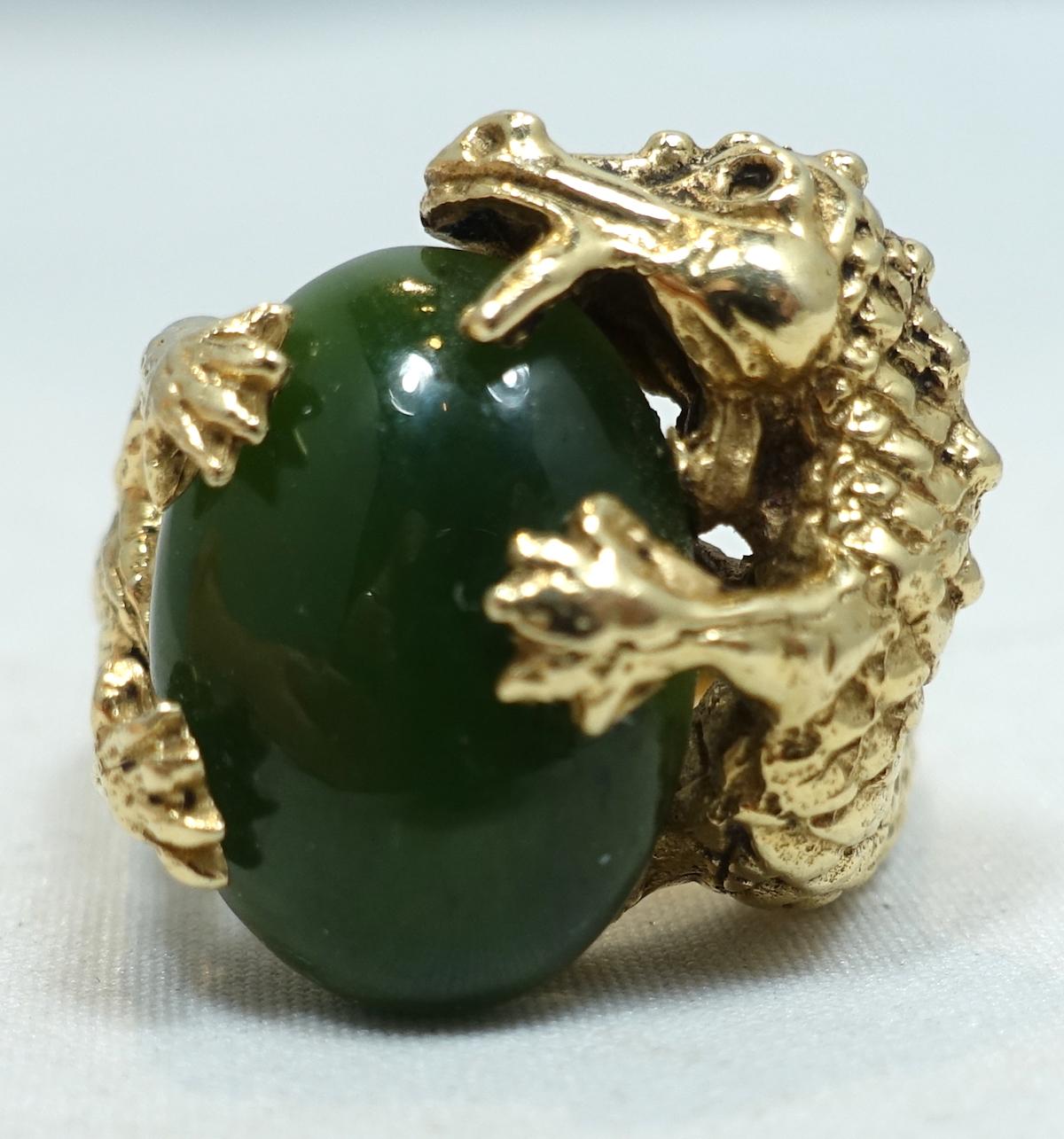 Women's or Men's Vintage 14 Kt Gold Alligator and Jade Ring, Size 7-1/2 For Sale