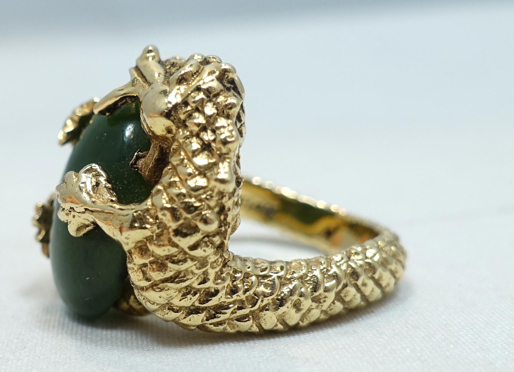Vintage 14 Kt Gold Alligator and Jade Ring, Size 7-1/2 For Sale 1