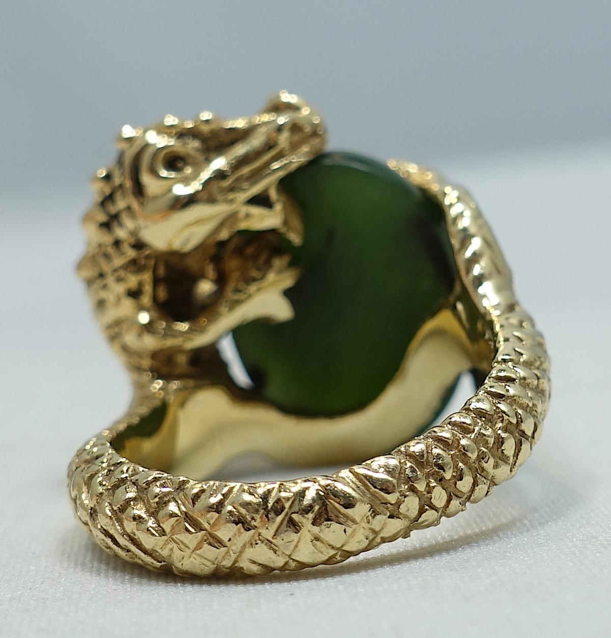 Vintage 14 Kt Gold Alligator and Jade Ring, Size 7-1/2 For Sale 3