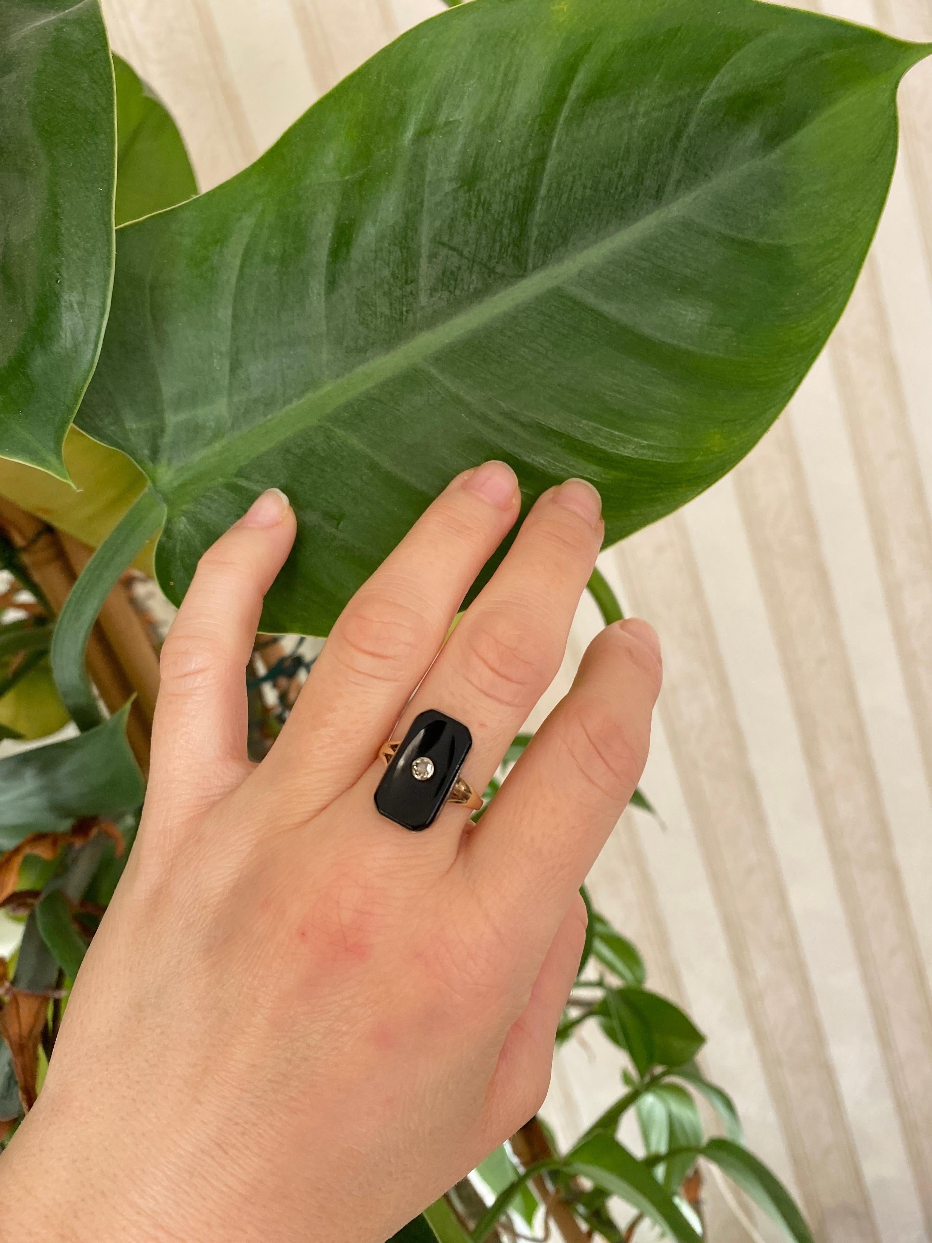 Vintage 14 kt yellow gold  onyx ring  with old cut diamond For Sale 8