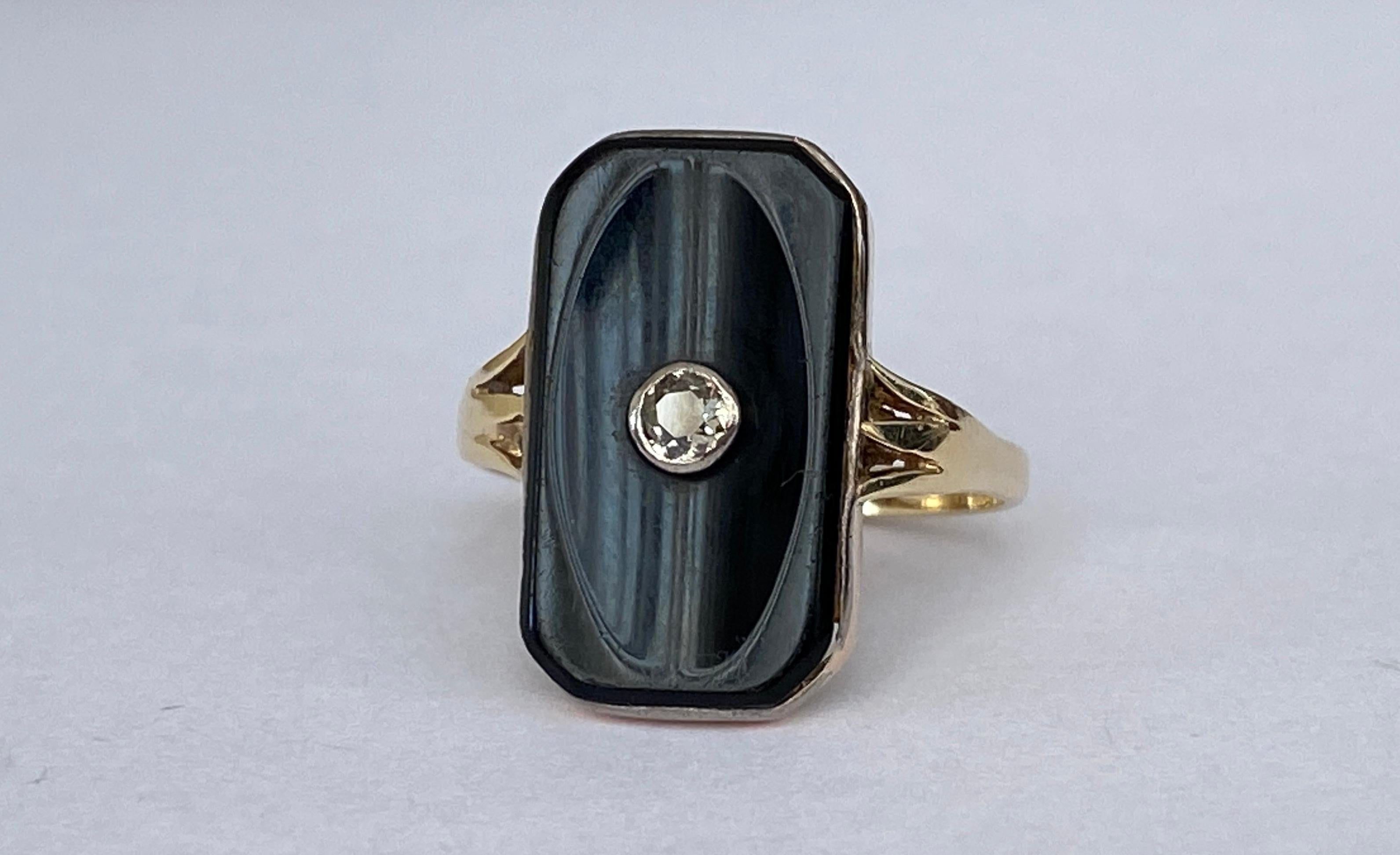 Rose Cut Vintage 14 kt yellow gold  onyx ring  with old cut diamond For Sale