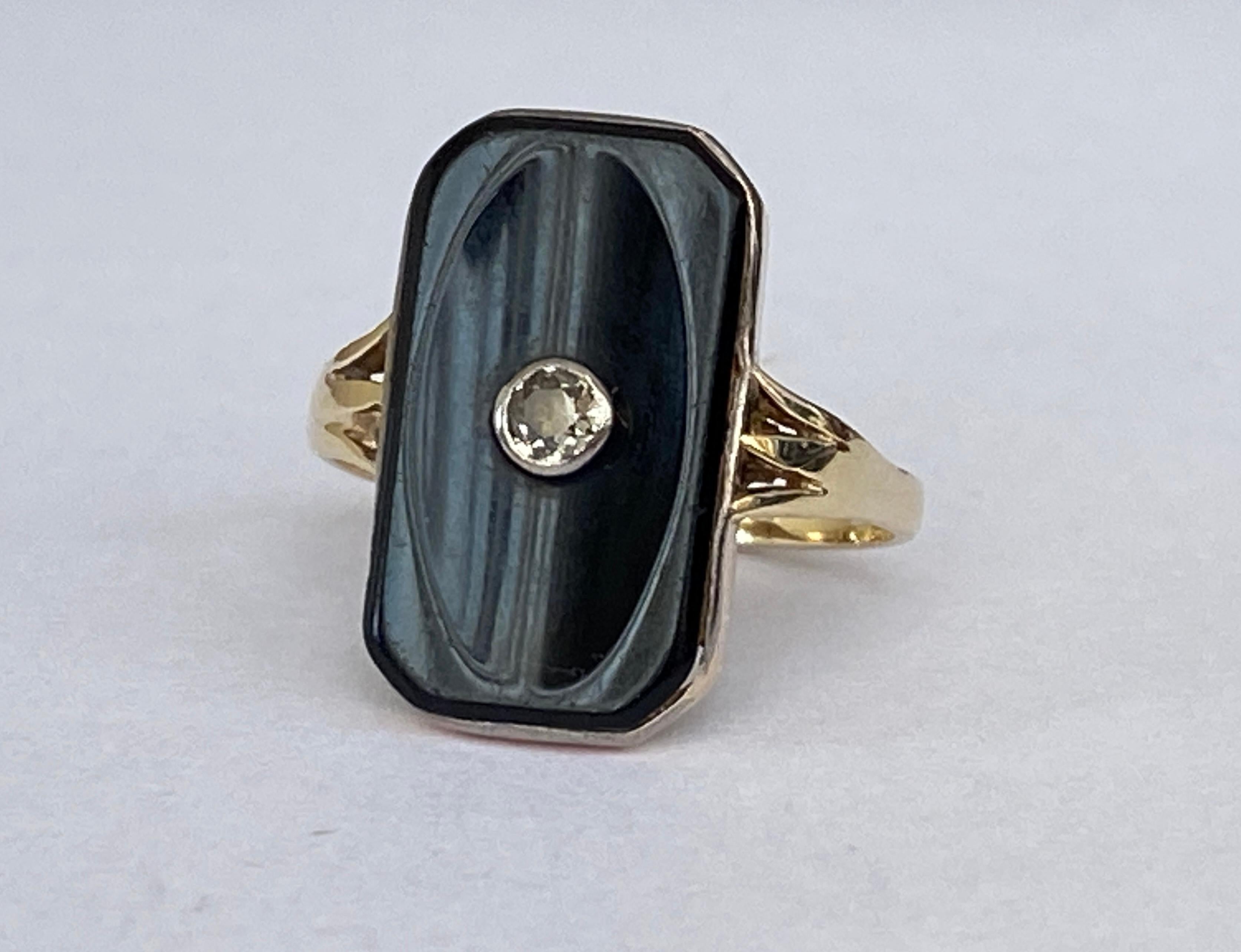 Vintage 14 kt yellow gold  onyx ring  with old cut diamond In Good Condition For Sale In AMSTERDAM, NL