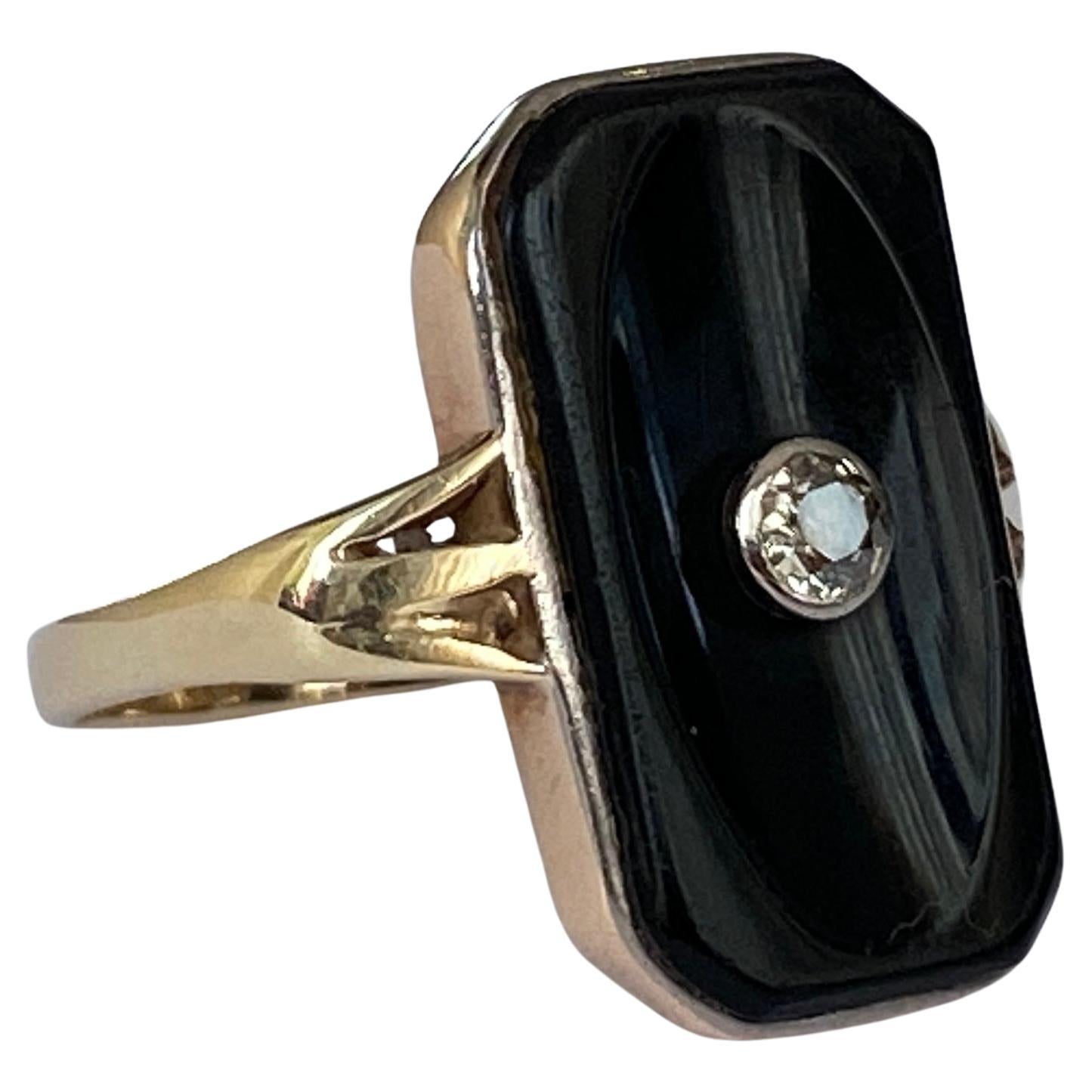 Vintage 14 kt yellow gold  onyx ring  with old cut diamond