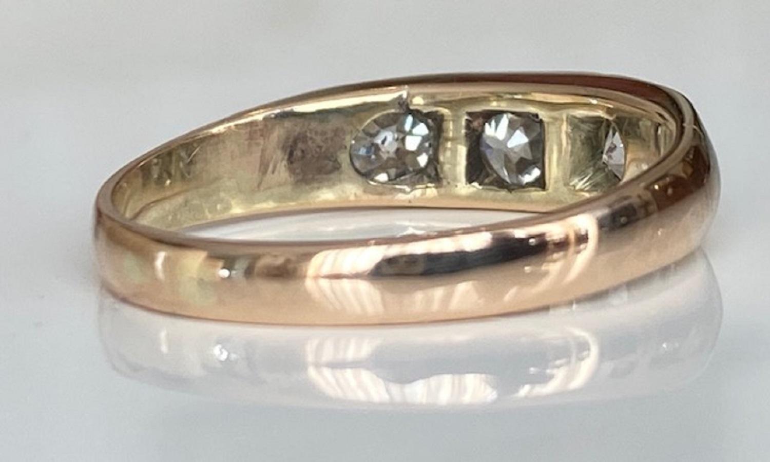 Vintage 14 kt. Yellow gold Ring with old mine cut diamonds ca 0.85 crt 4