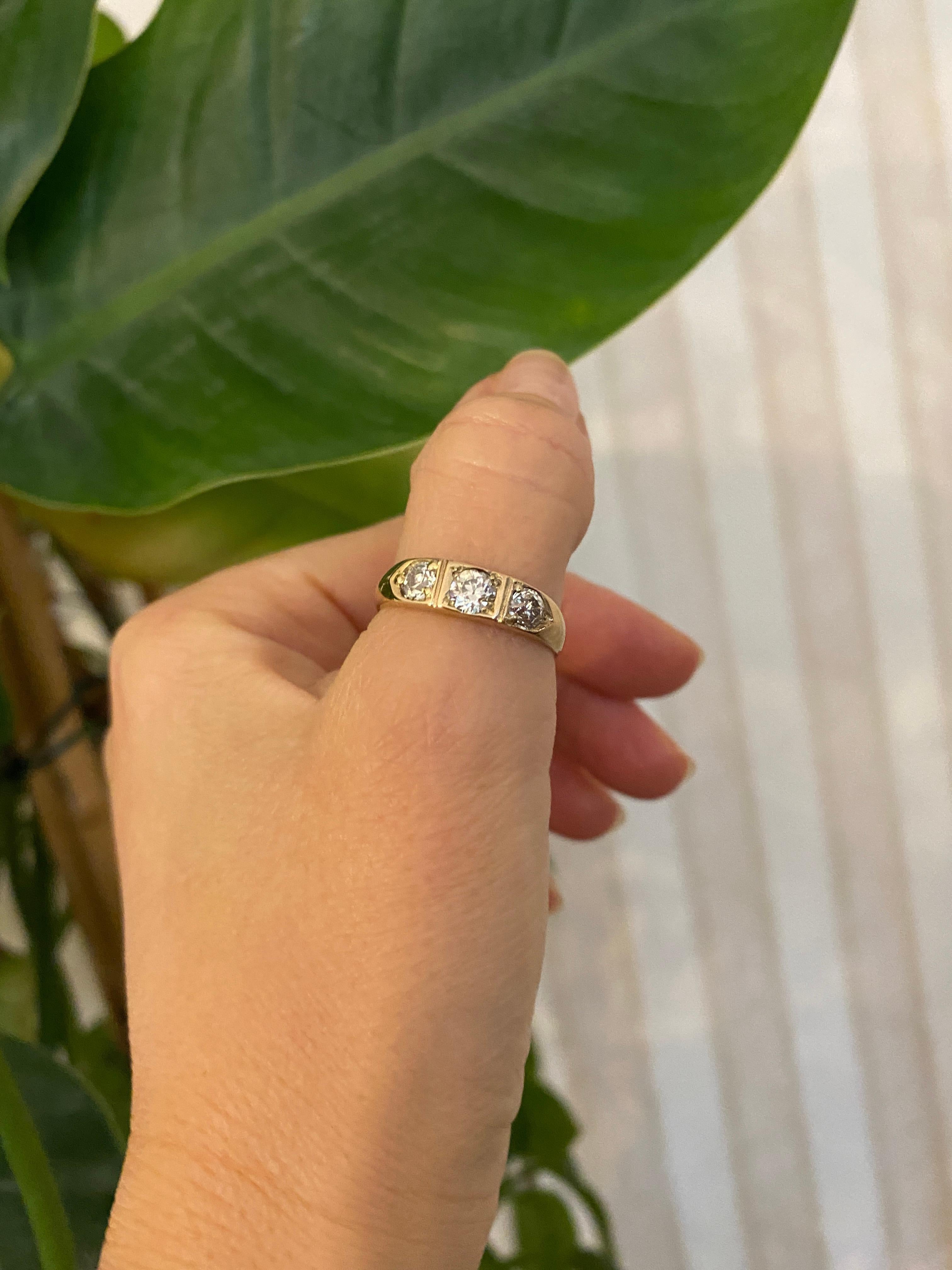 Vintage 14 kt. Yellow gold Ring with old mine cut diamonds ca 0.85 crt 5