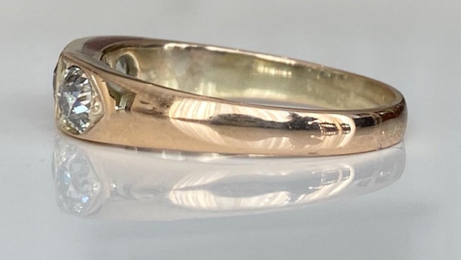Vintage 14 kt. Yellow gold Ring with old mine cut diamonds ca 0.85 crt 1