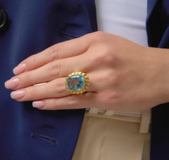 Vintage 14.00 carat aquamarine 14k yellow gold cocktail ring