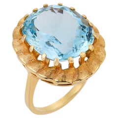Vintage 14.00 carat aquamarine 14k yellow gold cocktail ring