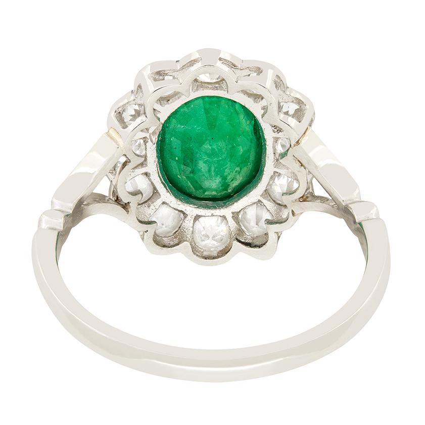 Vintage 1.40ct Emerald and Diamond Cluster Ring, c.1970s In Good Condition For Sale In London, GB