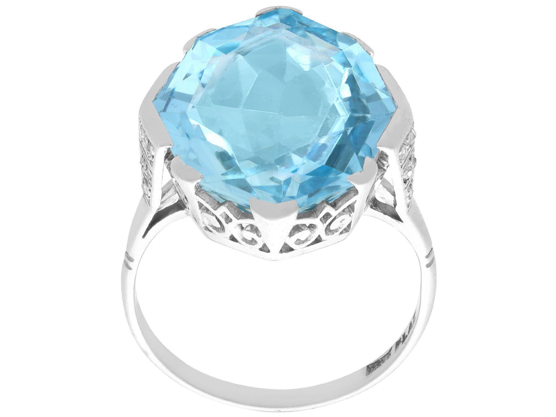 Women's or Men's Vintage 14.35ct Aquamarine and Diamond and White Gold Cocktail Ring, circa 1950 For Sale