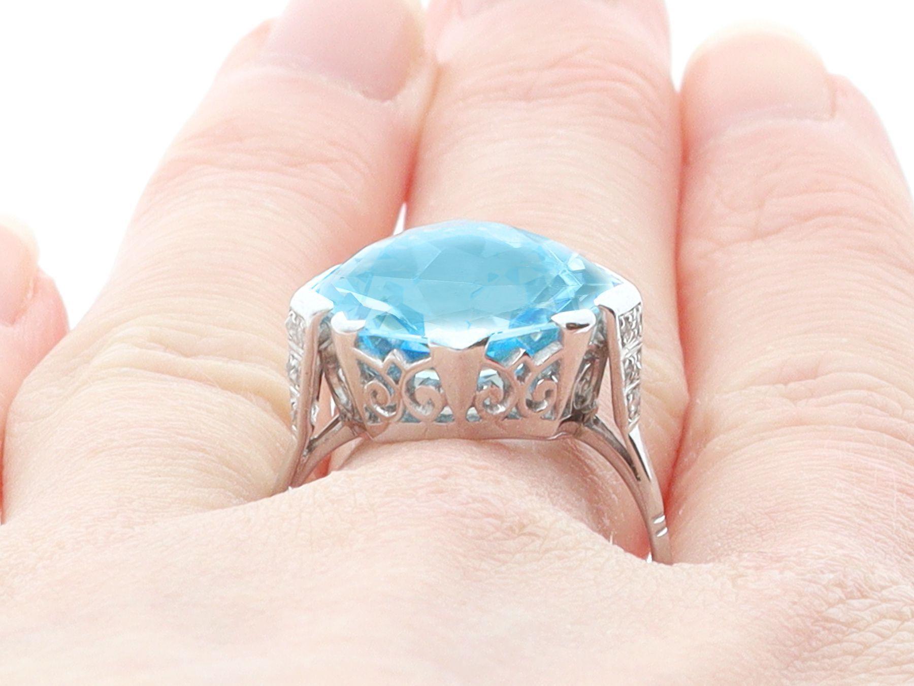 Vintage 14.35ct Aquamarine and Diamond and White Gold Cocktail Ring, circa 1950 For Sale 3